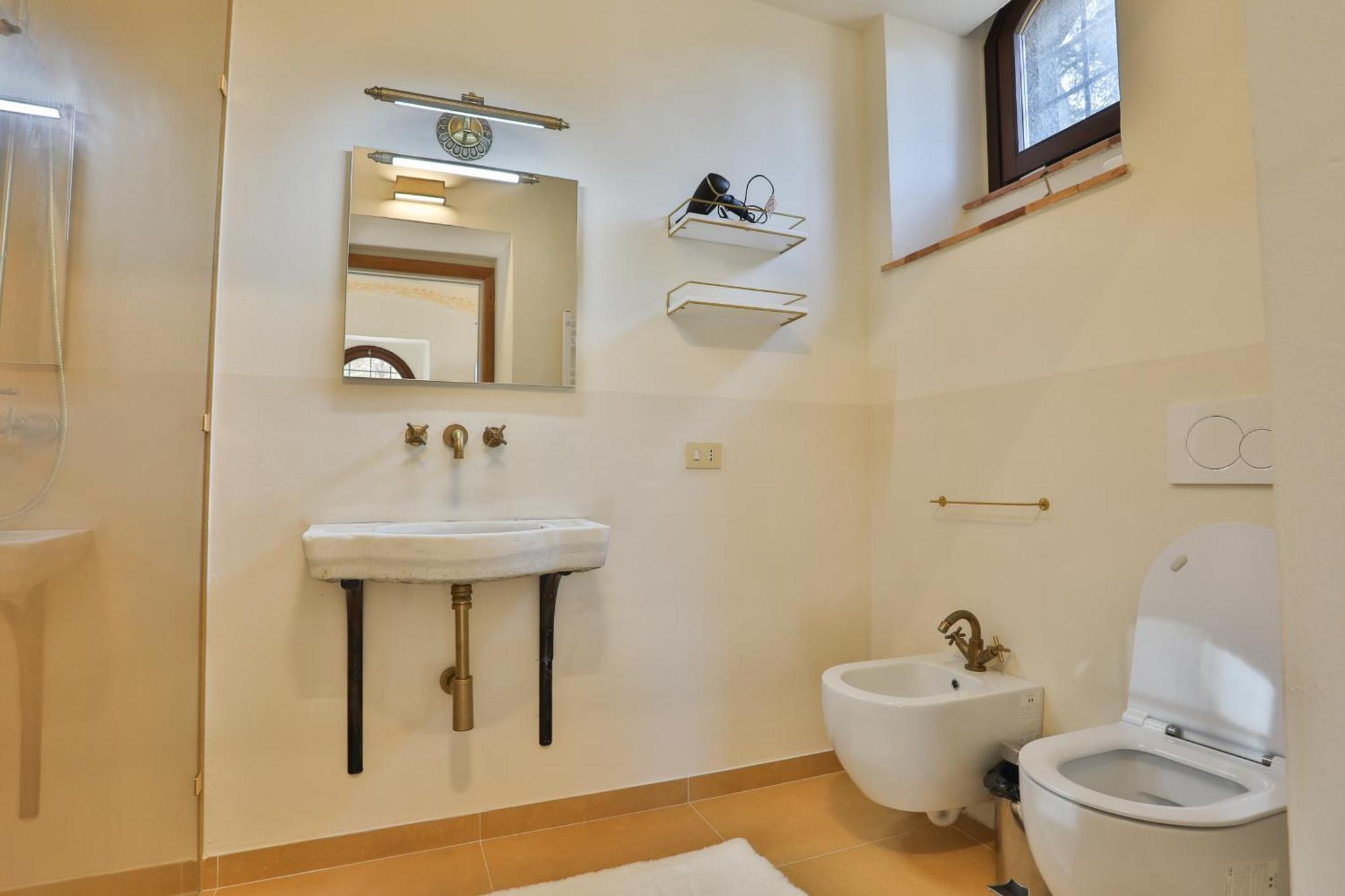 Double Room,1524802411:JPEG
