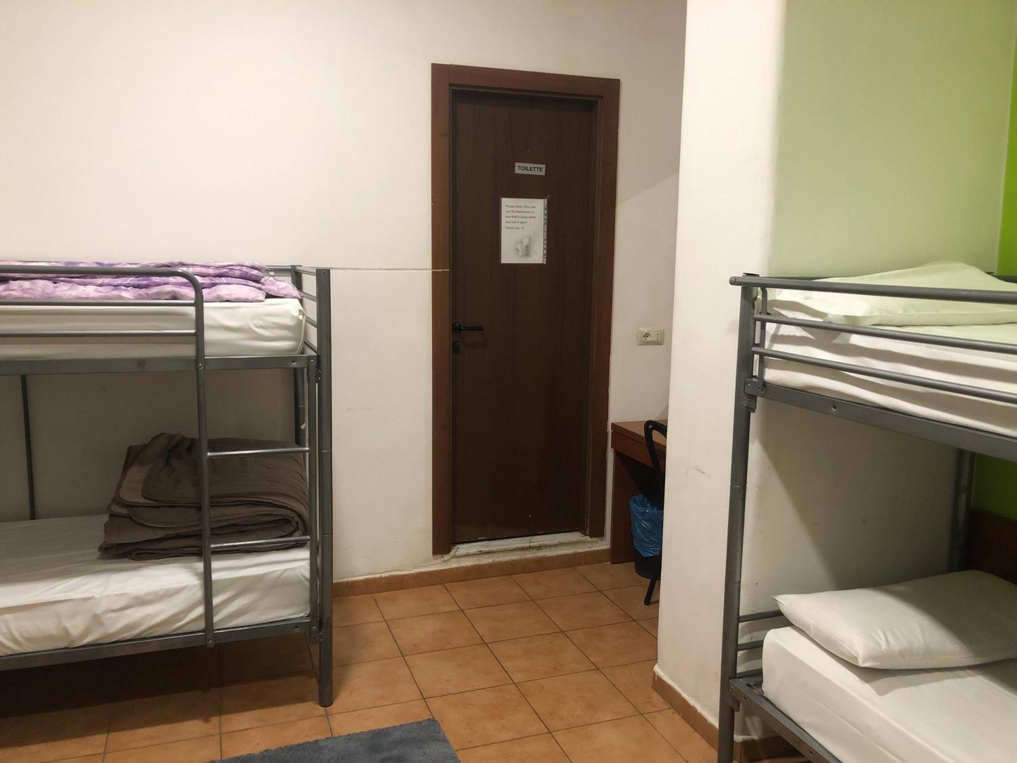 Quadruple Room Bathroom,1525937788:JPEG