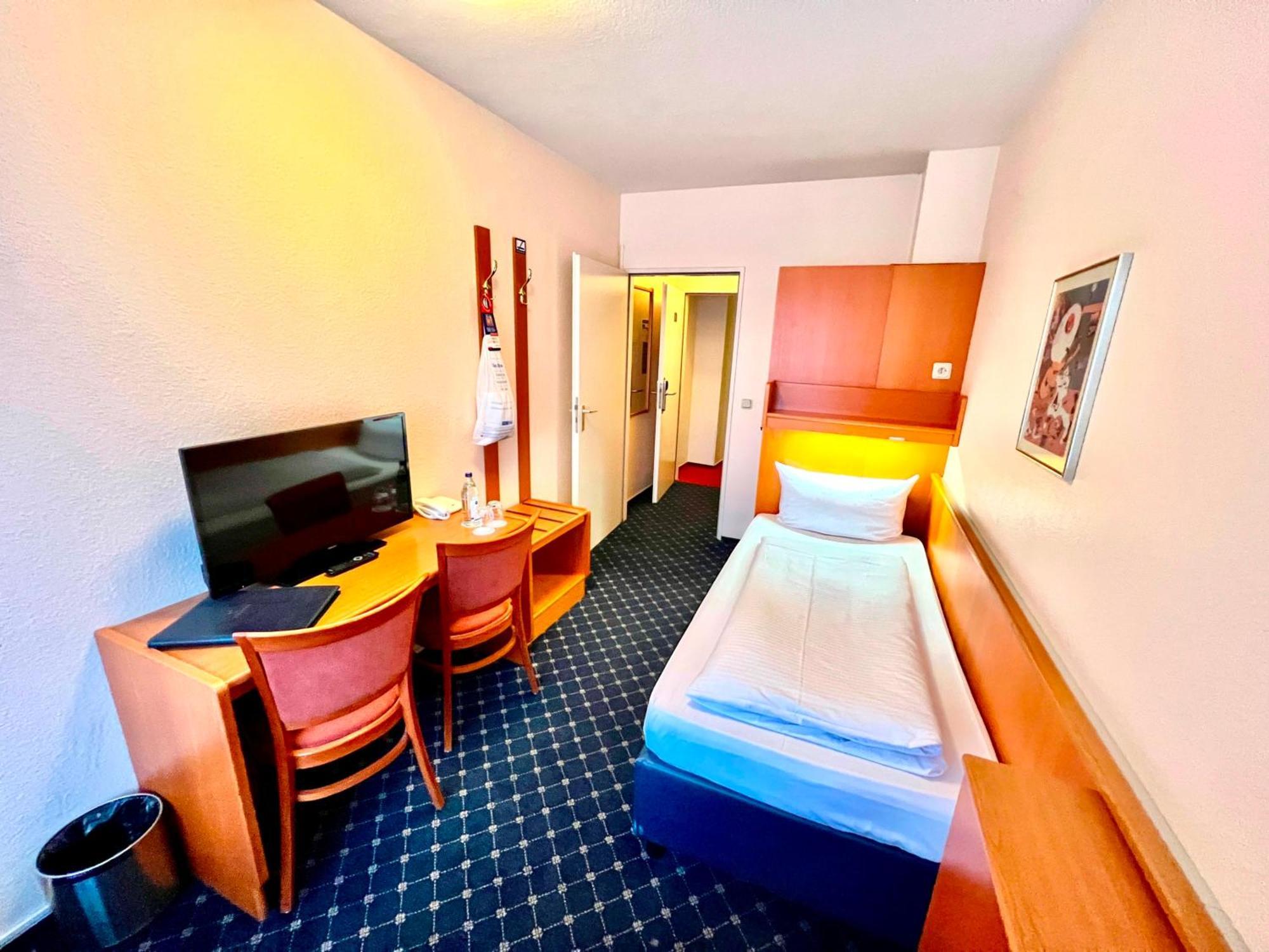 Twin Room,1578373892:JPEG