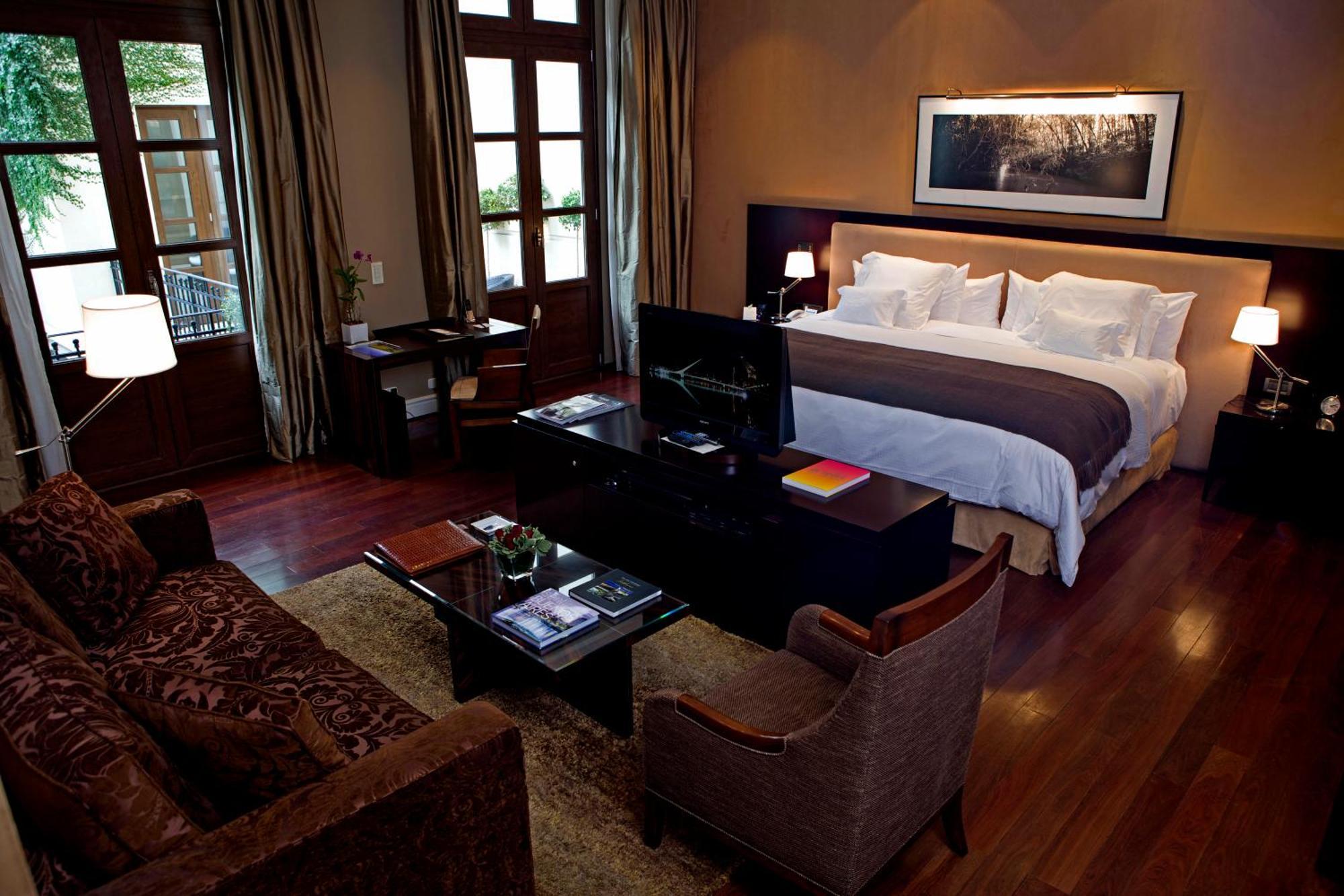 Executive Suite,1526384953:JPEG