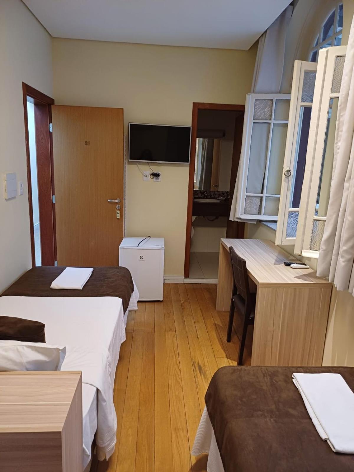 Quarto com Cama de Casal ou 2 de Solteiro