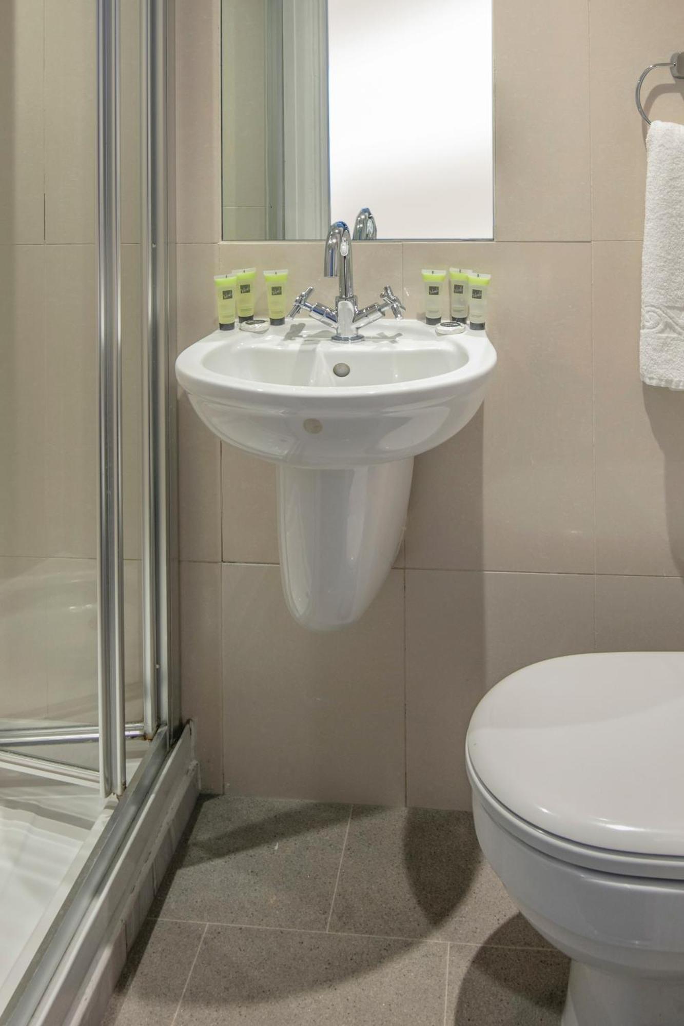 Standard Single Room,1526931694:JPEG