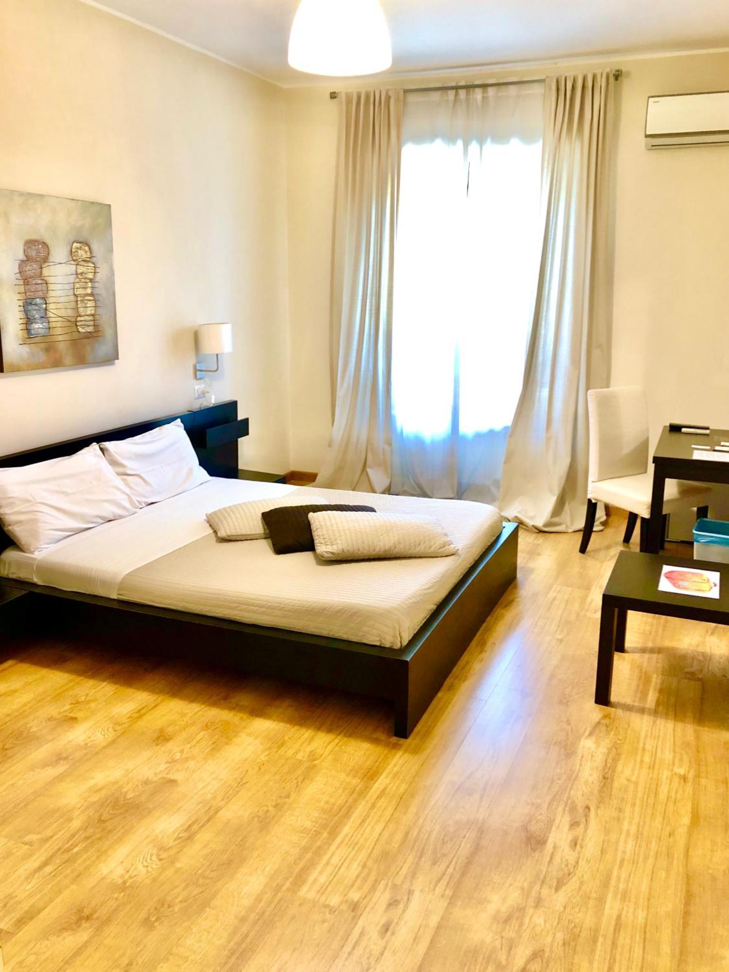 Deluxe Double Room,1526528200:JPEG