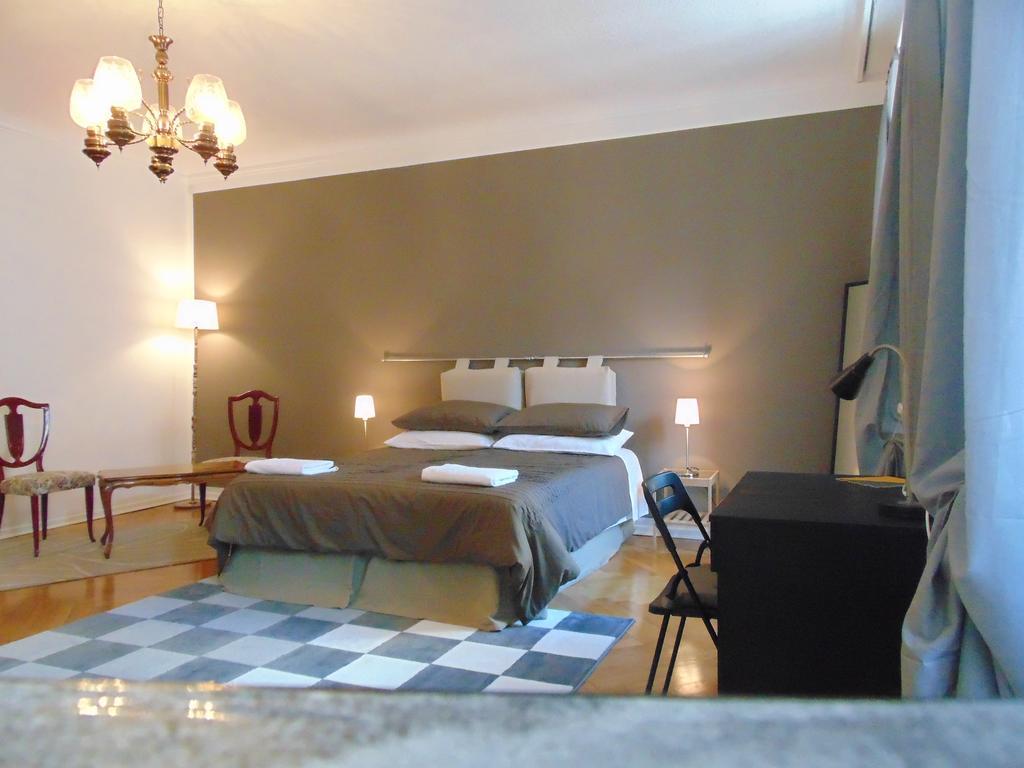 Camera Matrimoniale/Doppia con Letti Singoli con Bagno in Comune
