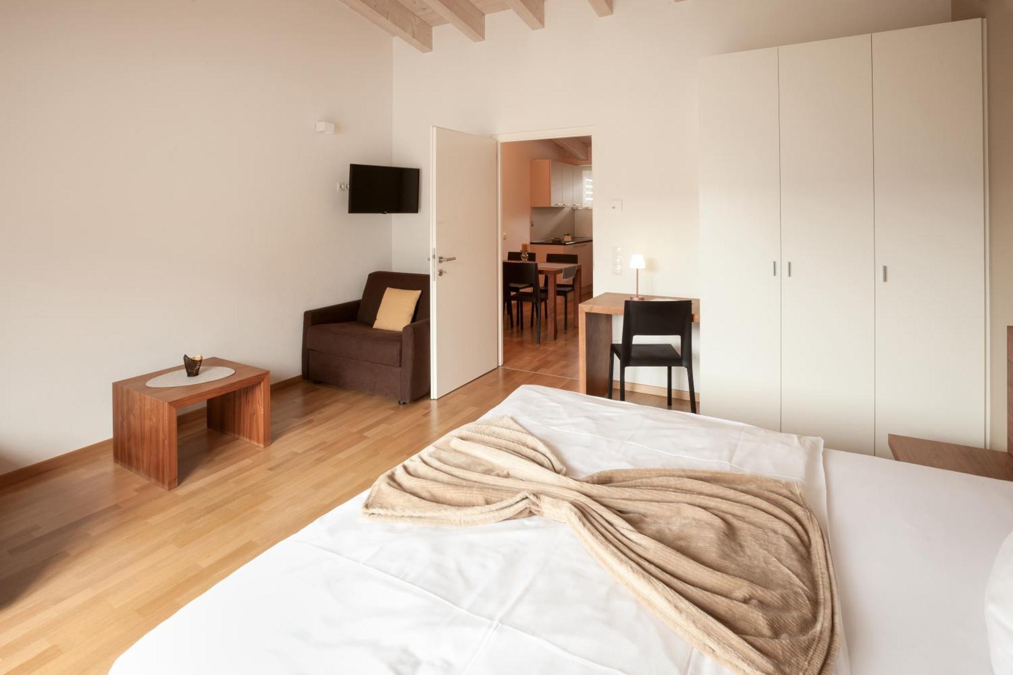 Standard Apartment,1341823562:JPEG