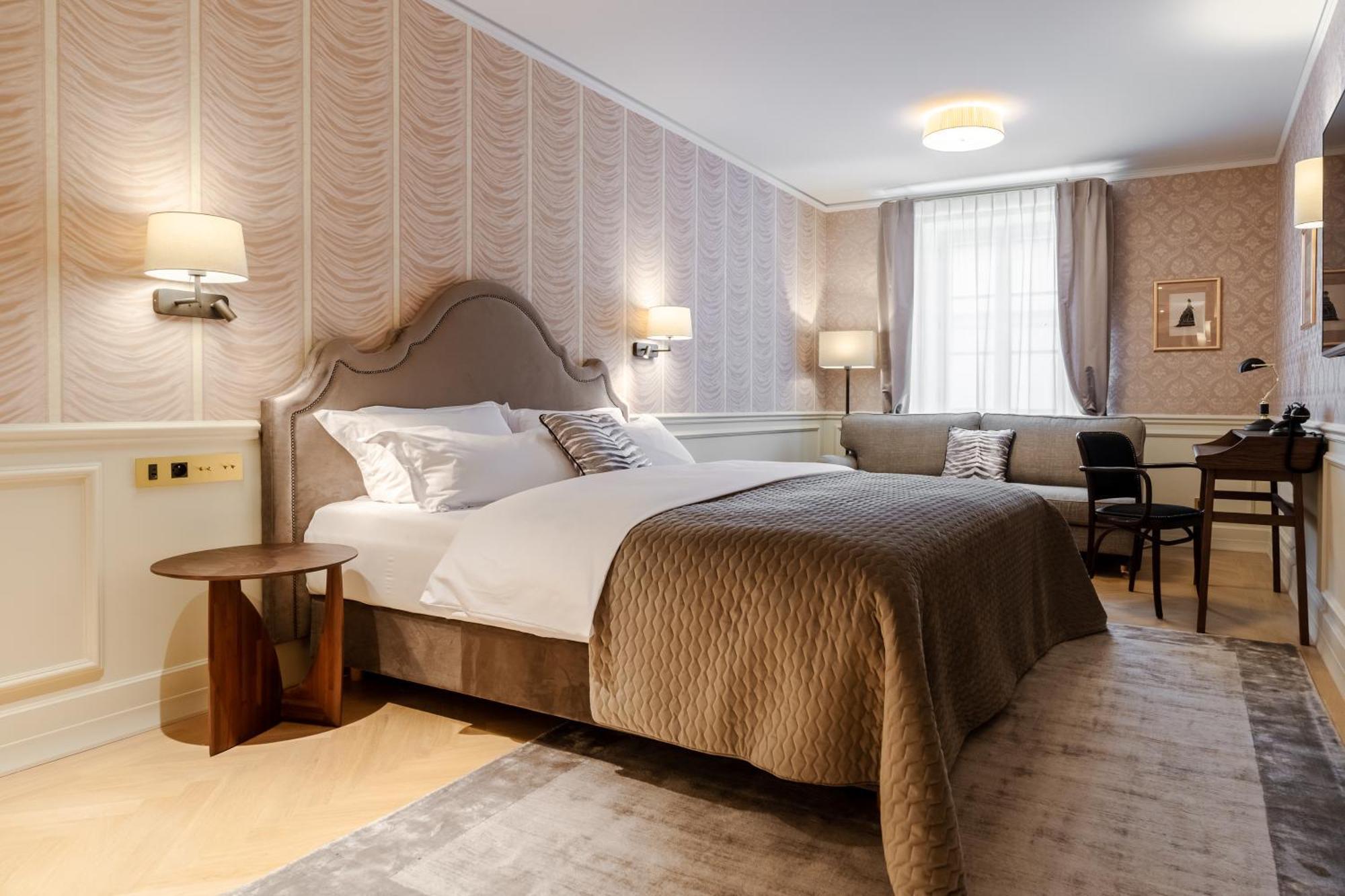 Superior Double Room,1531045096:JPEG