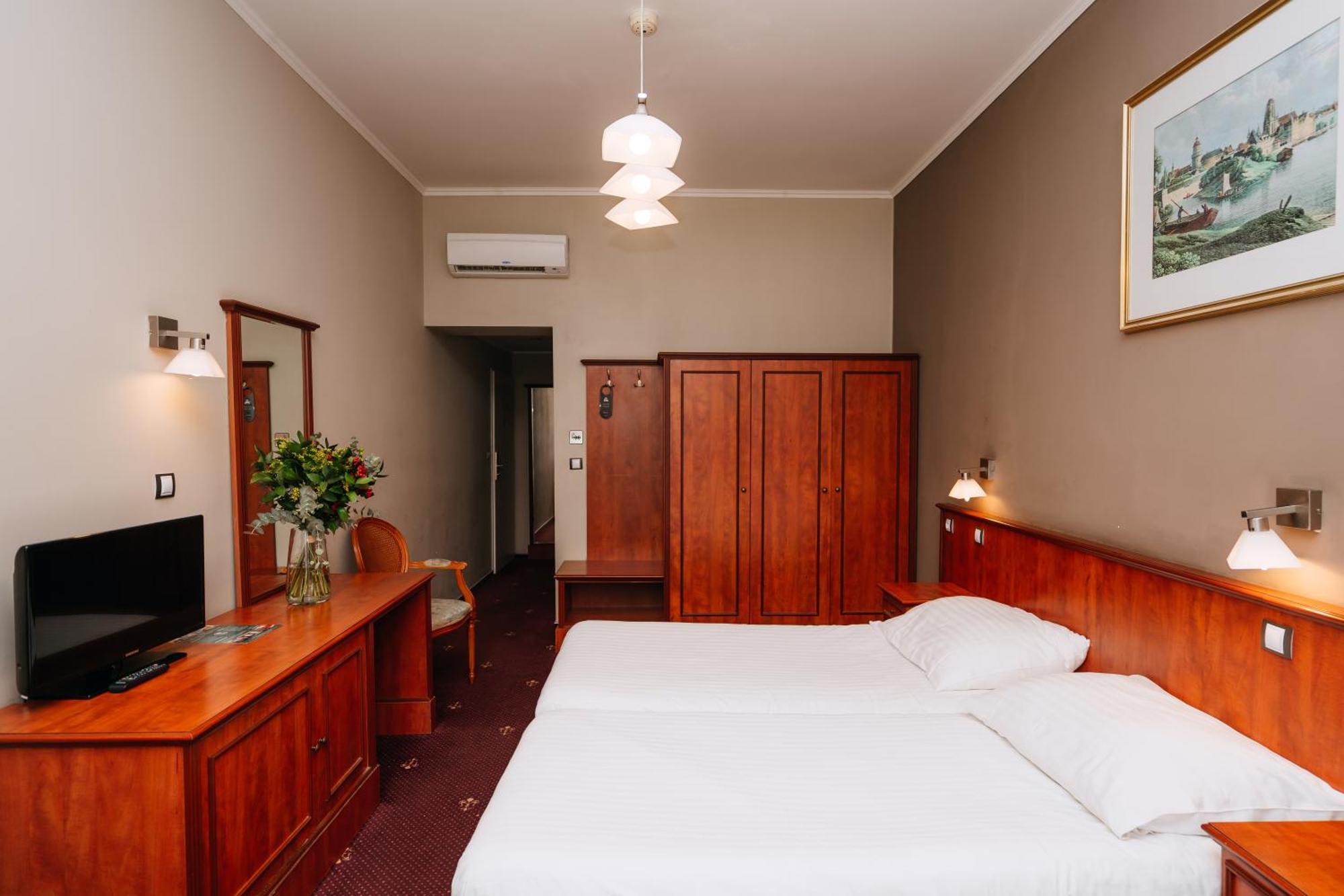 Triple Room,1531690549:JPEG
