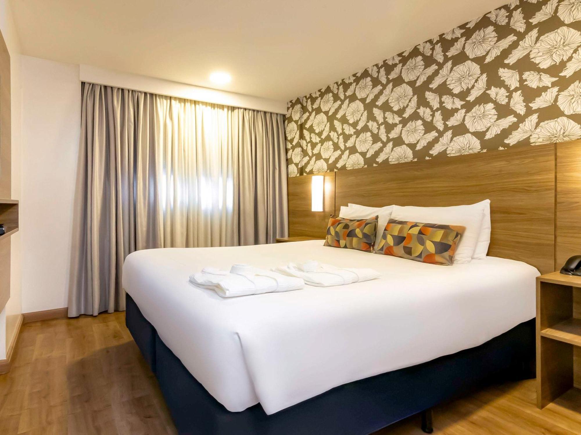 Luxo Casal 1 Cama Queen e 1 Sofá Cama com sacada,1687456363:JPEG