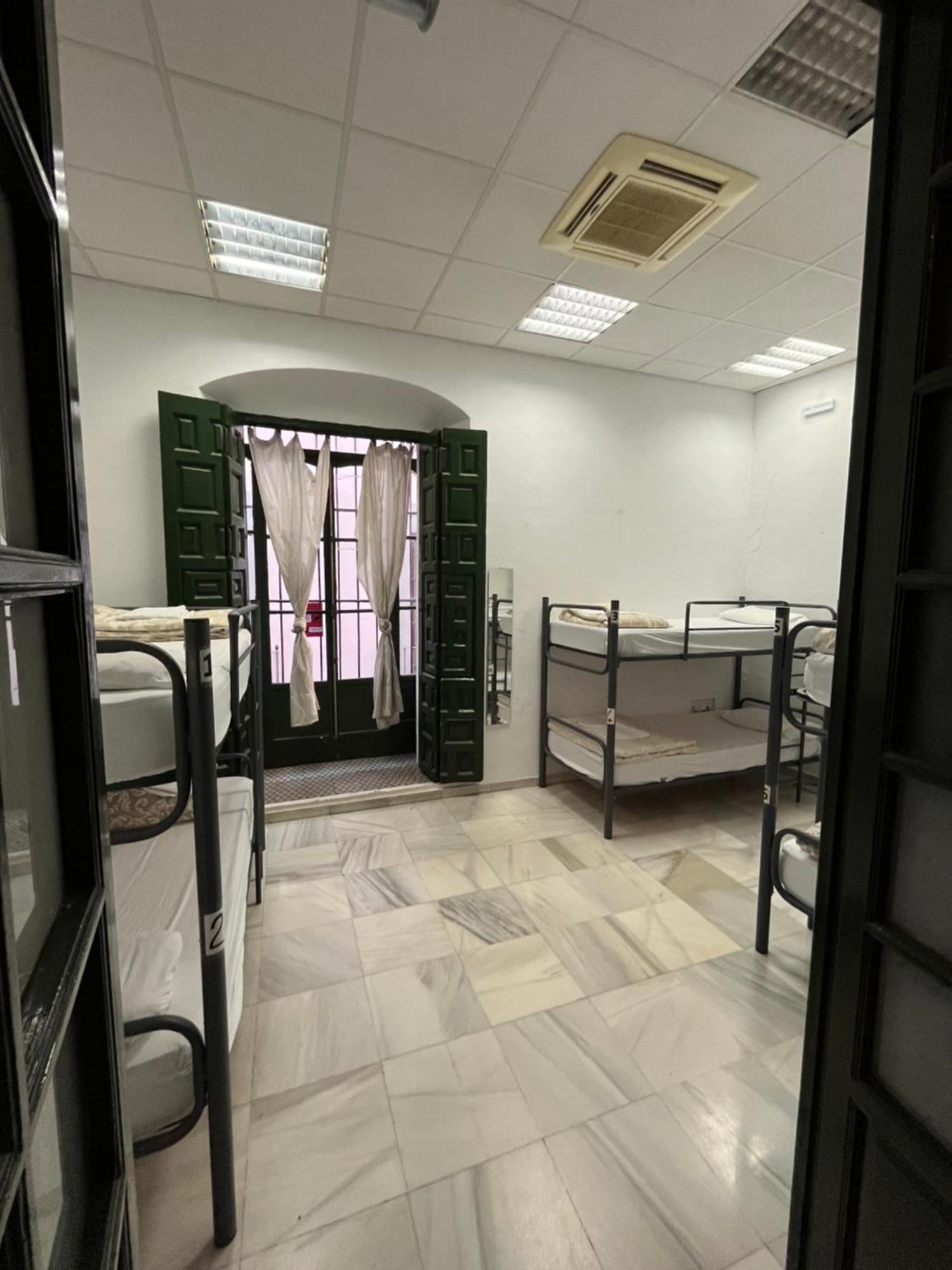 Bed 6-Bed Female Dormitory Room,1531959184:JPEG