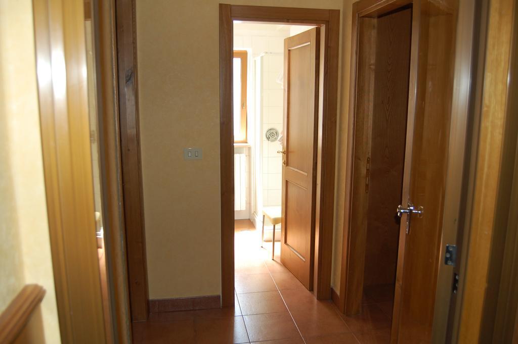 2 Camere Matrimoniali Comunicanti - Edificio Separato