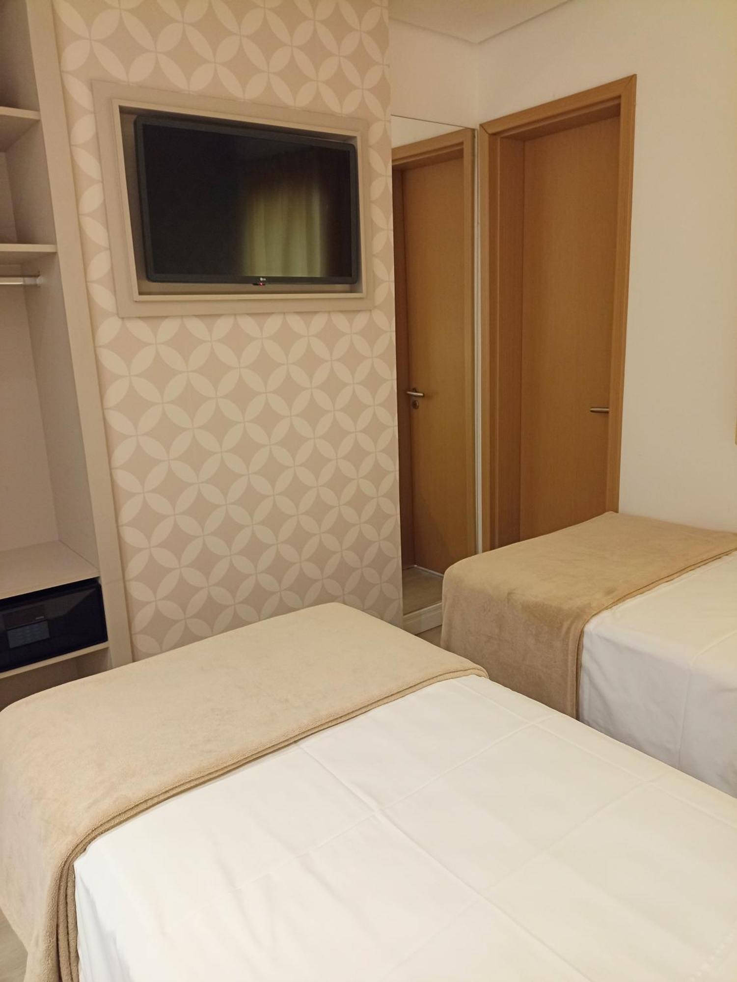 Twin Room,1533201571:JPEG