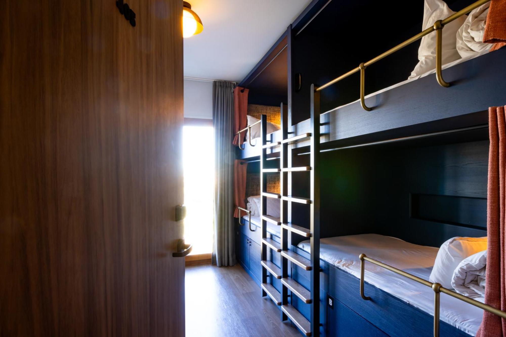 Single Bed Male Dormitory Room,1533244042:JPEG
