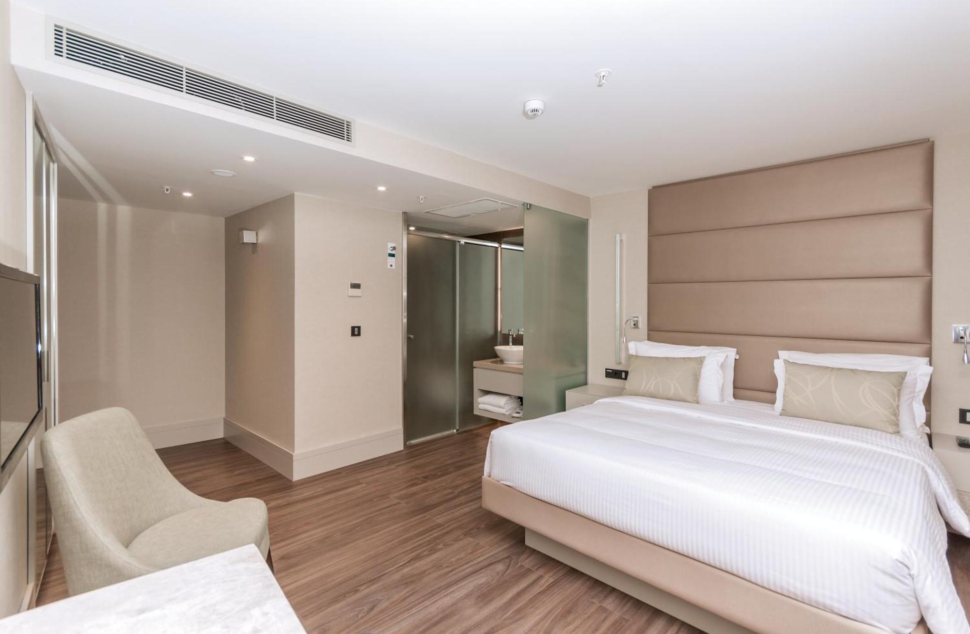 Guest Room 1 King,1643178982:JPEG