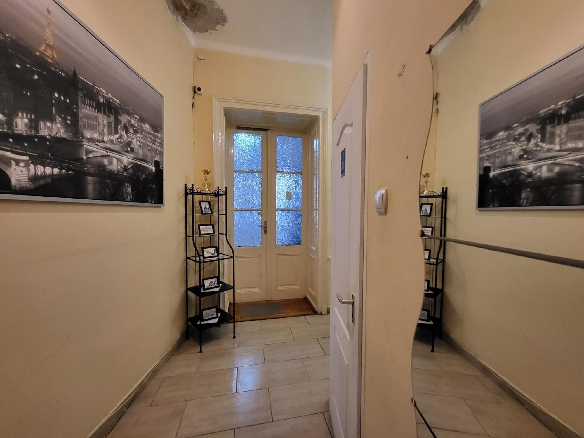 Studio Apartment Double,1533876301:JPEG