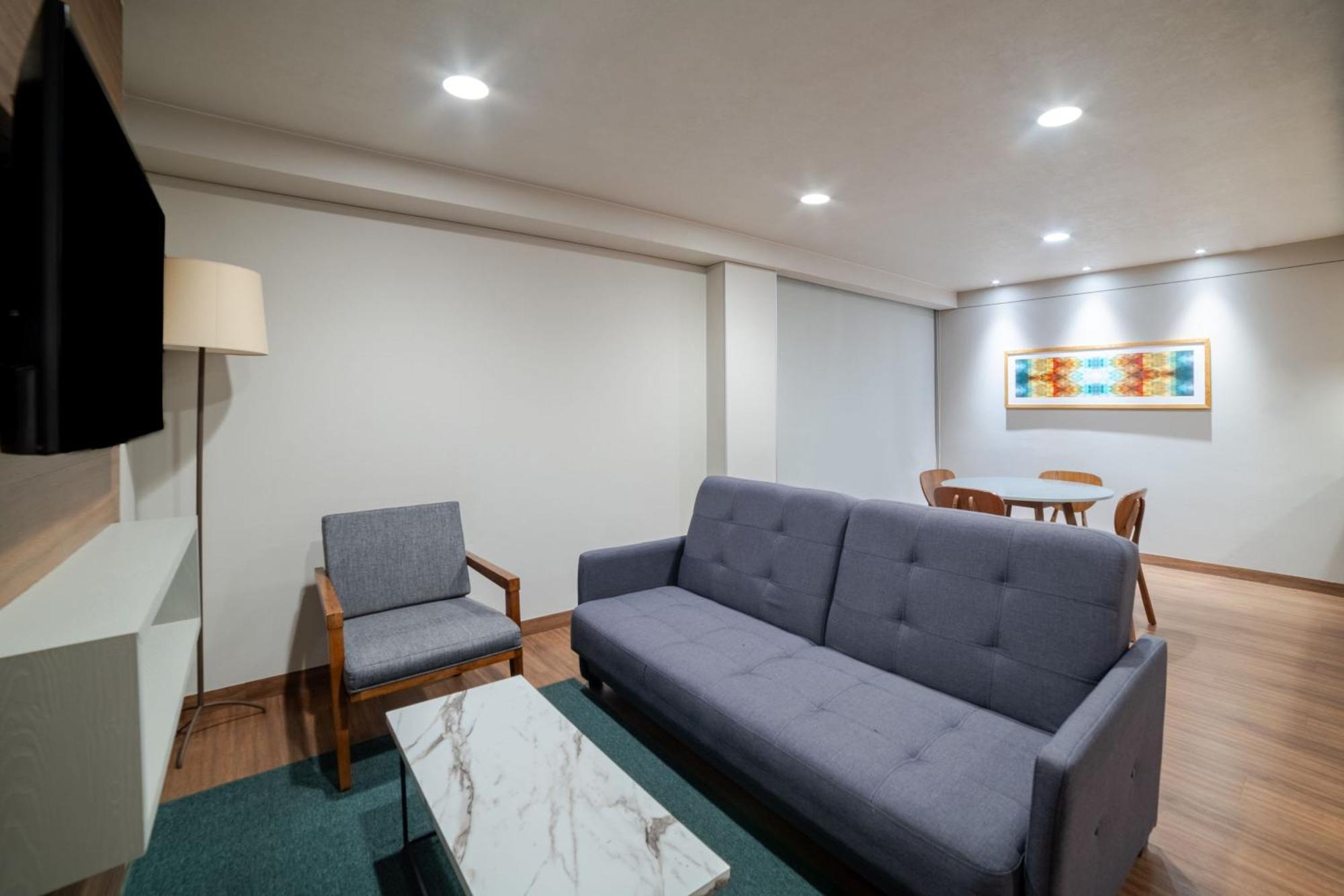 One-Bedroom King Suite Sofa Bed,1532817592:JPEG