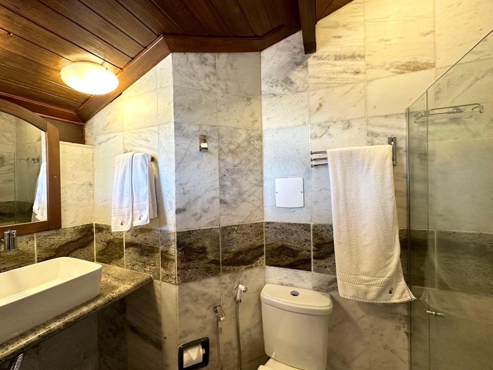 Quarto Duplo com Vista Parcial para o Mar