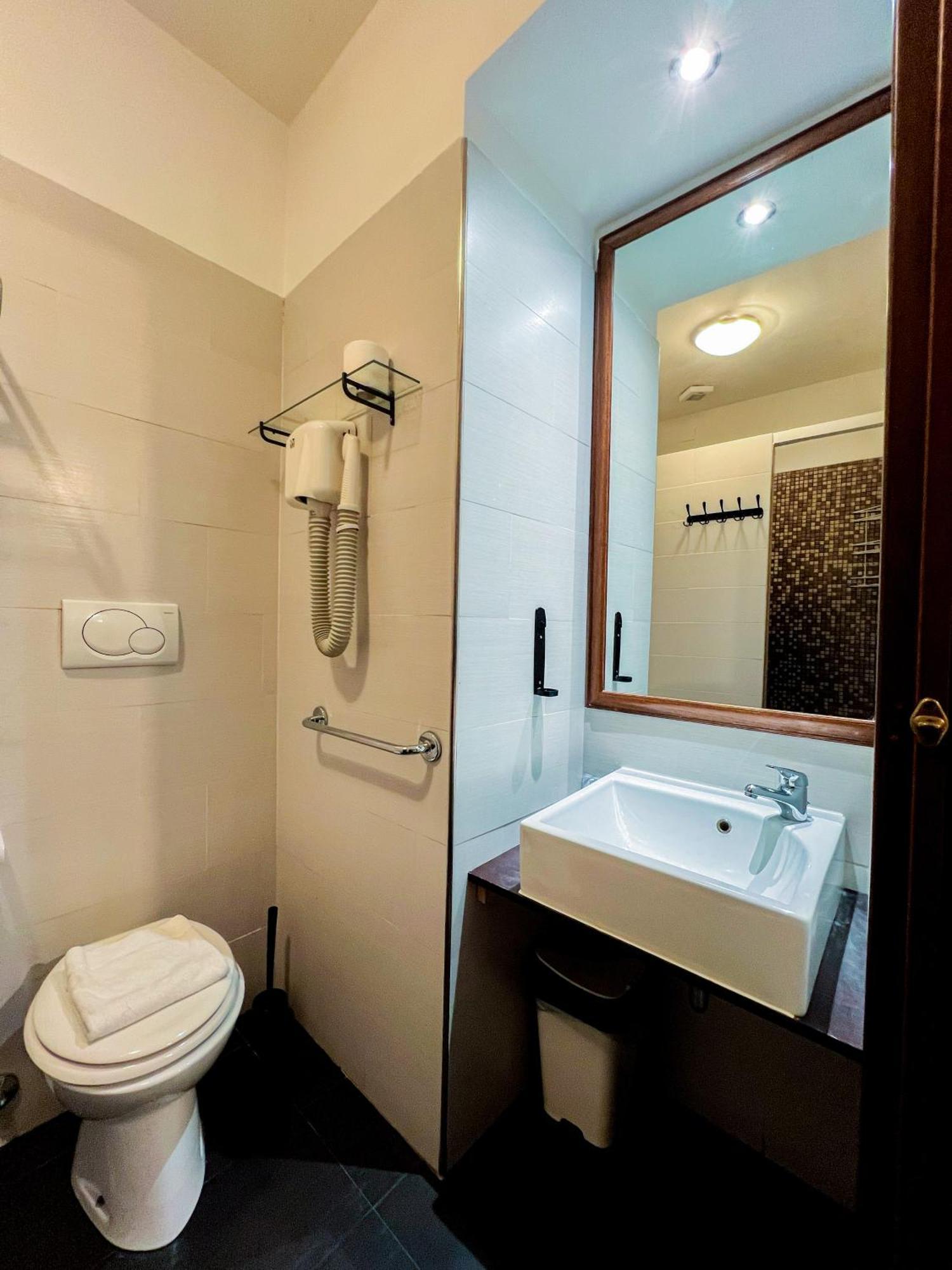 Basic Triple Room,1701825597:JPEG