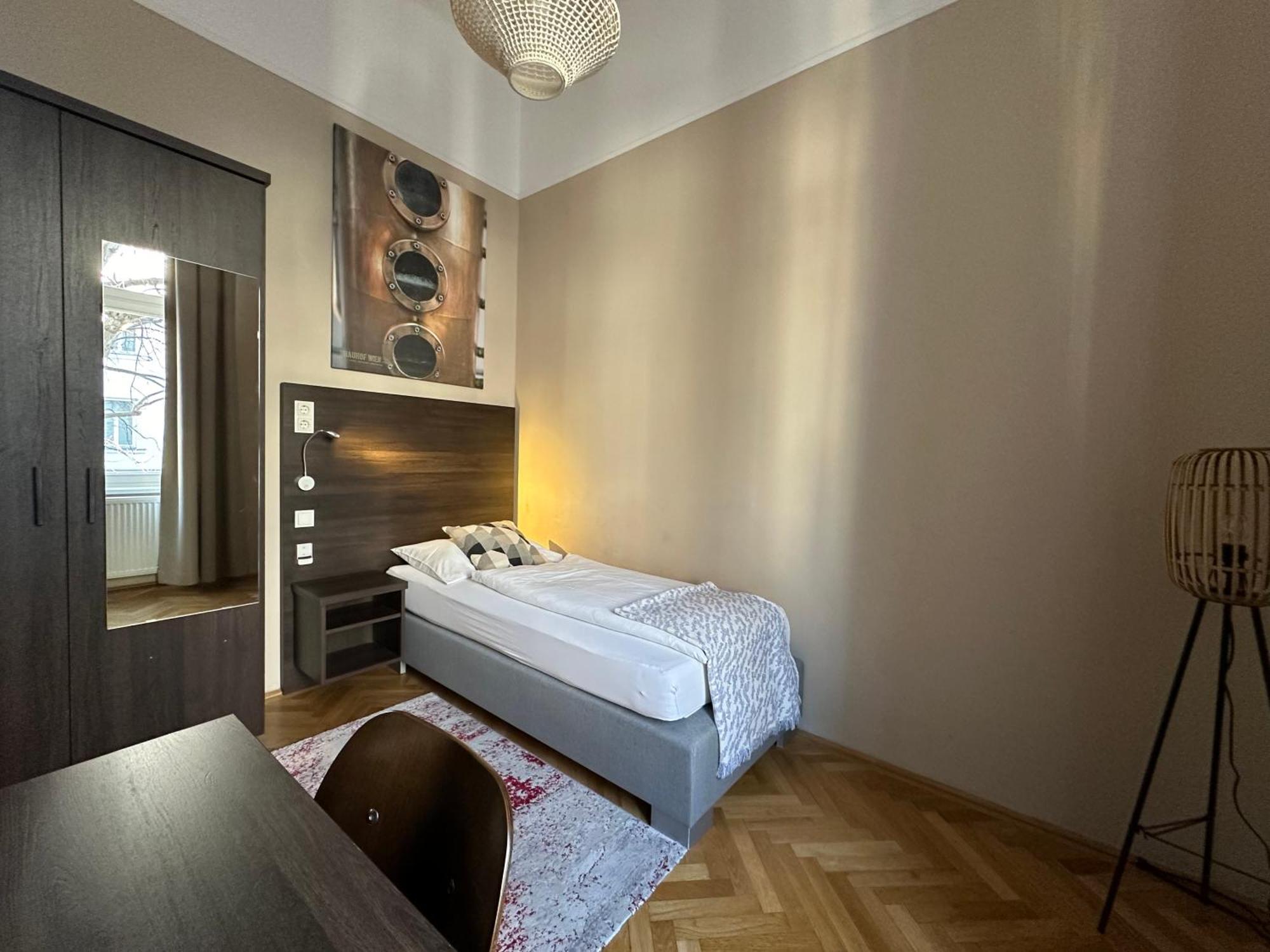 Single Room,1535850973:JPEG