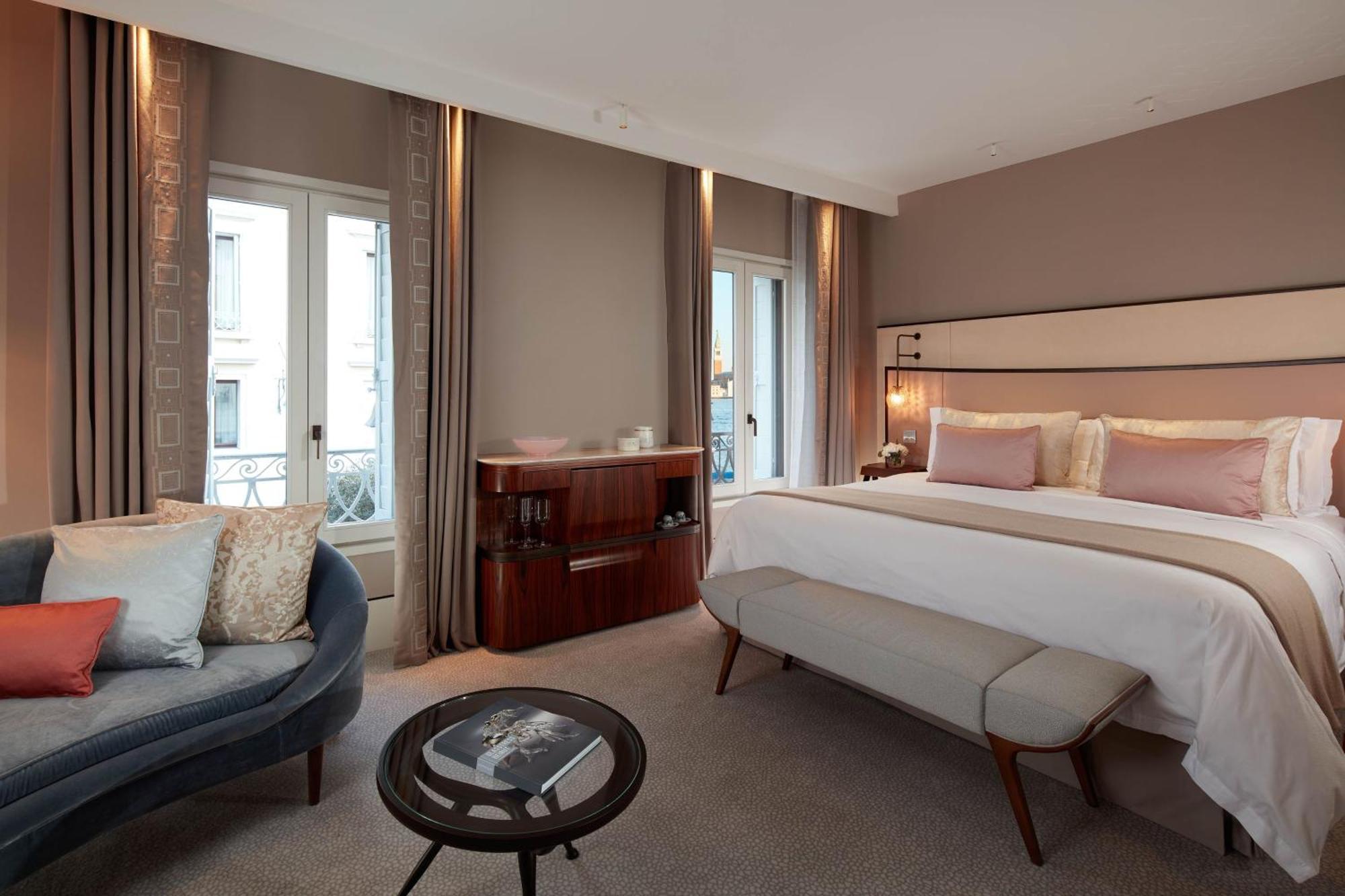 King Room with Partial Canal View,1536256762:JPEG
