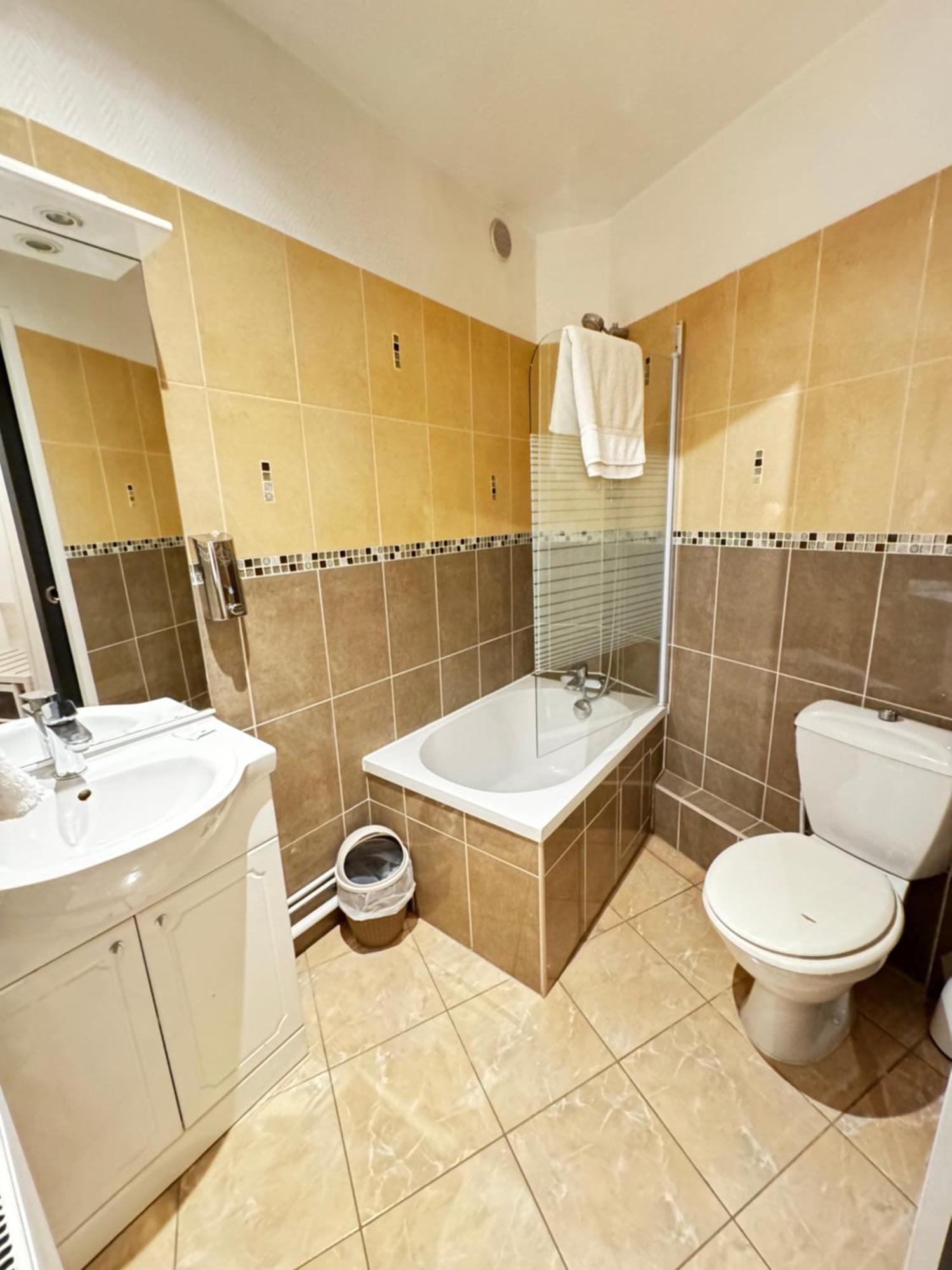 Double Room,1540283386:JPEG
