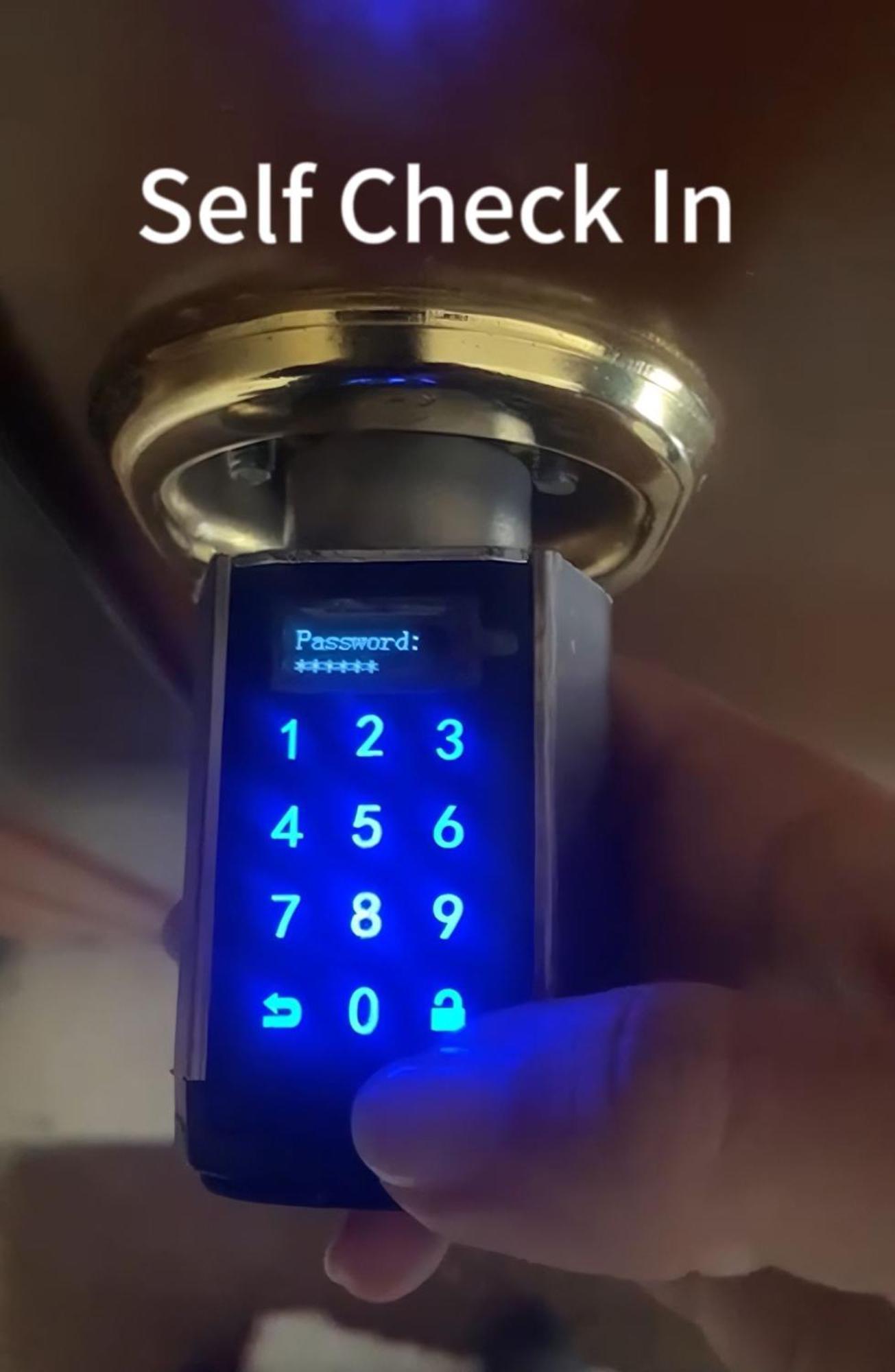 Quadruple Room,1536422593:JPEG