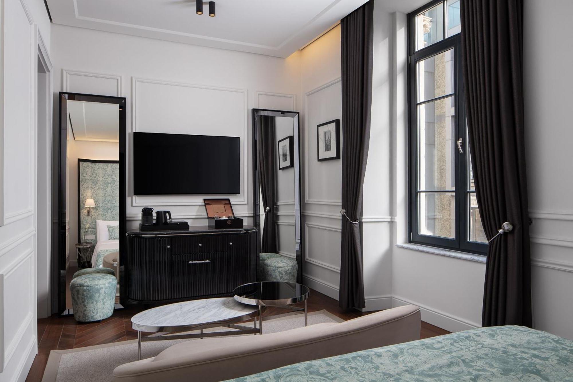 Deluxe Queen Room