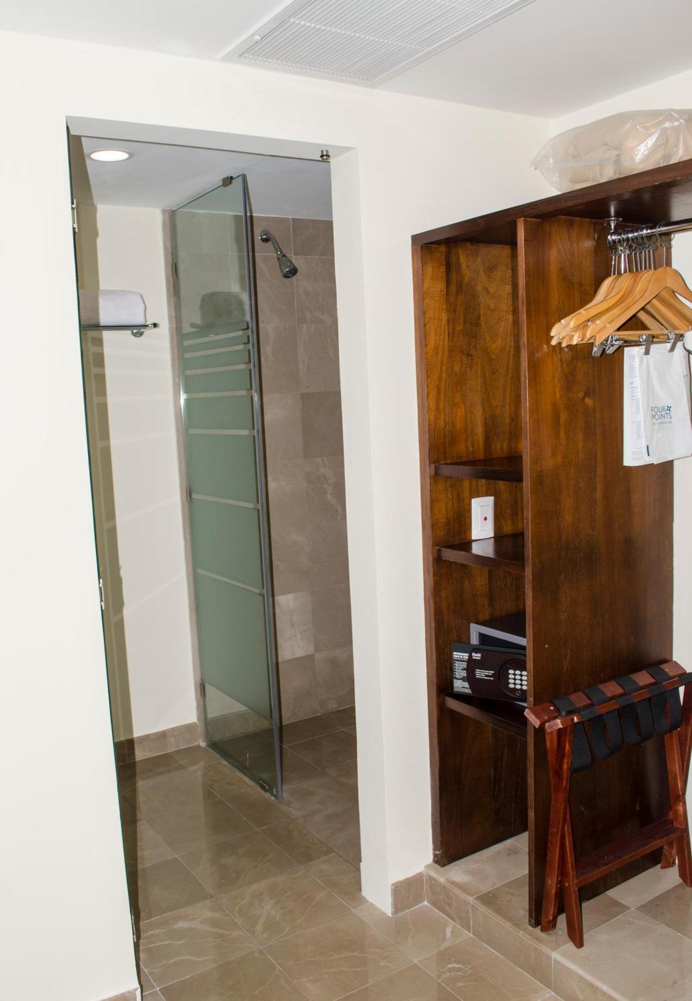 Suite Junior con balcón y vistas a la ciudad - 1 cama extragrande y sofá cama