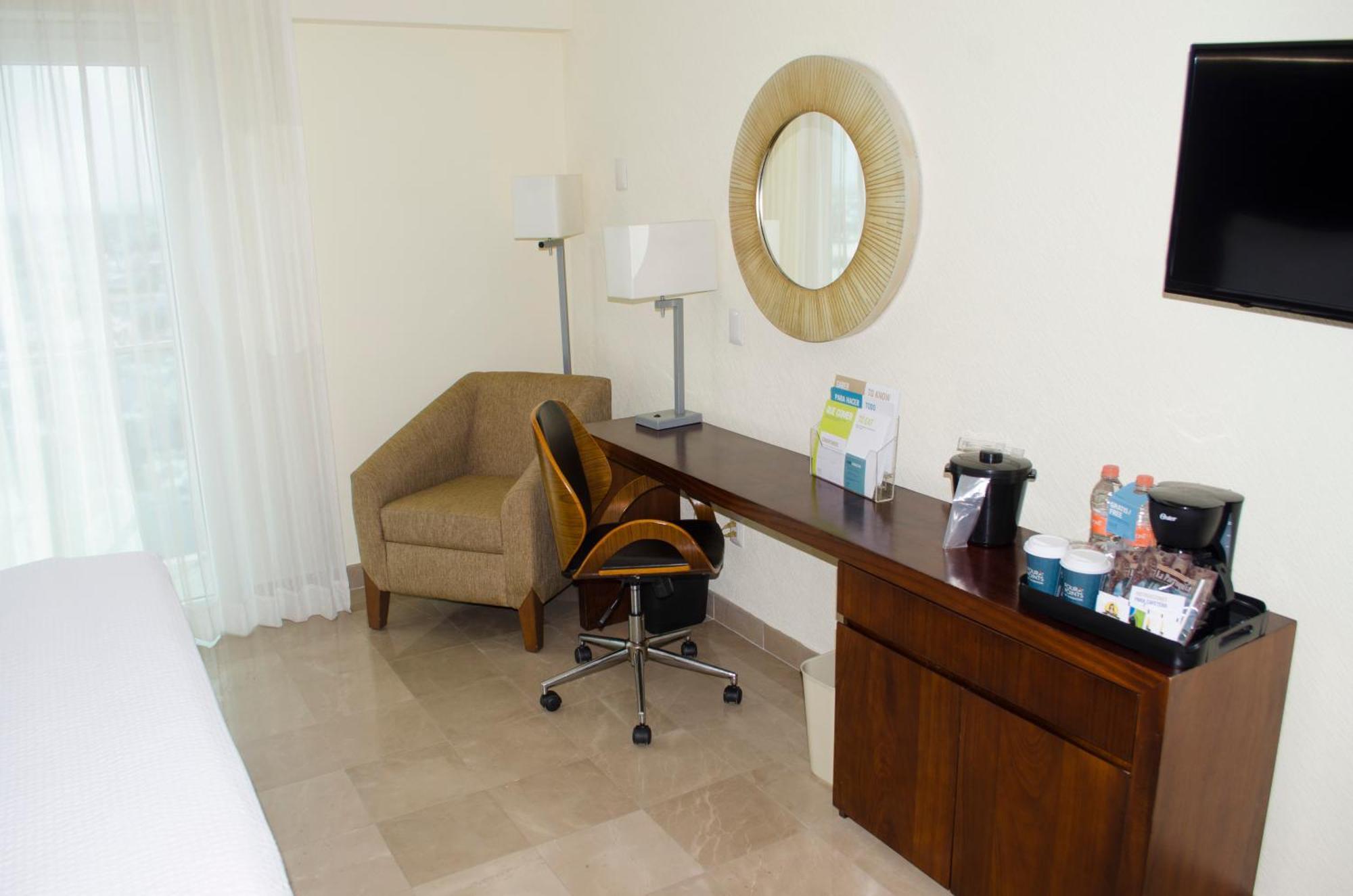 Habitación con balcón y vistas a la ciudad - 1 cama extragrande