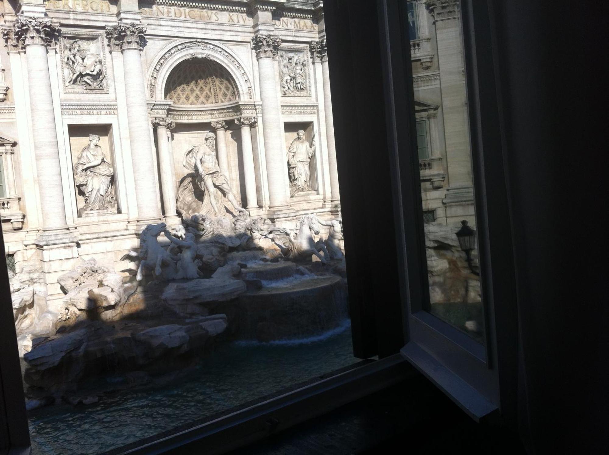 Double room Trevi Fountain View,1279606630:JPEG