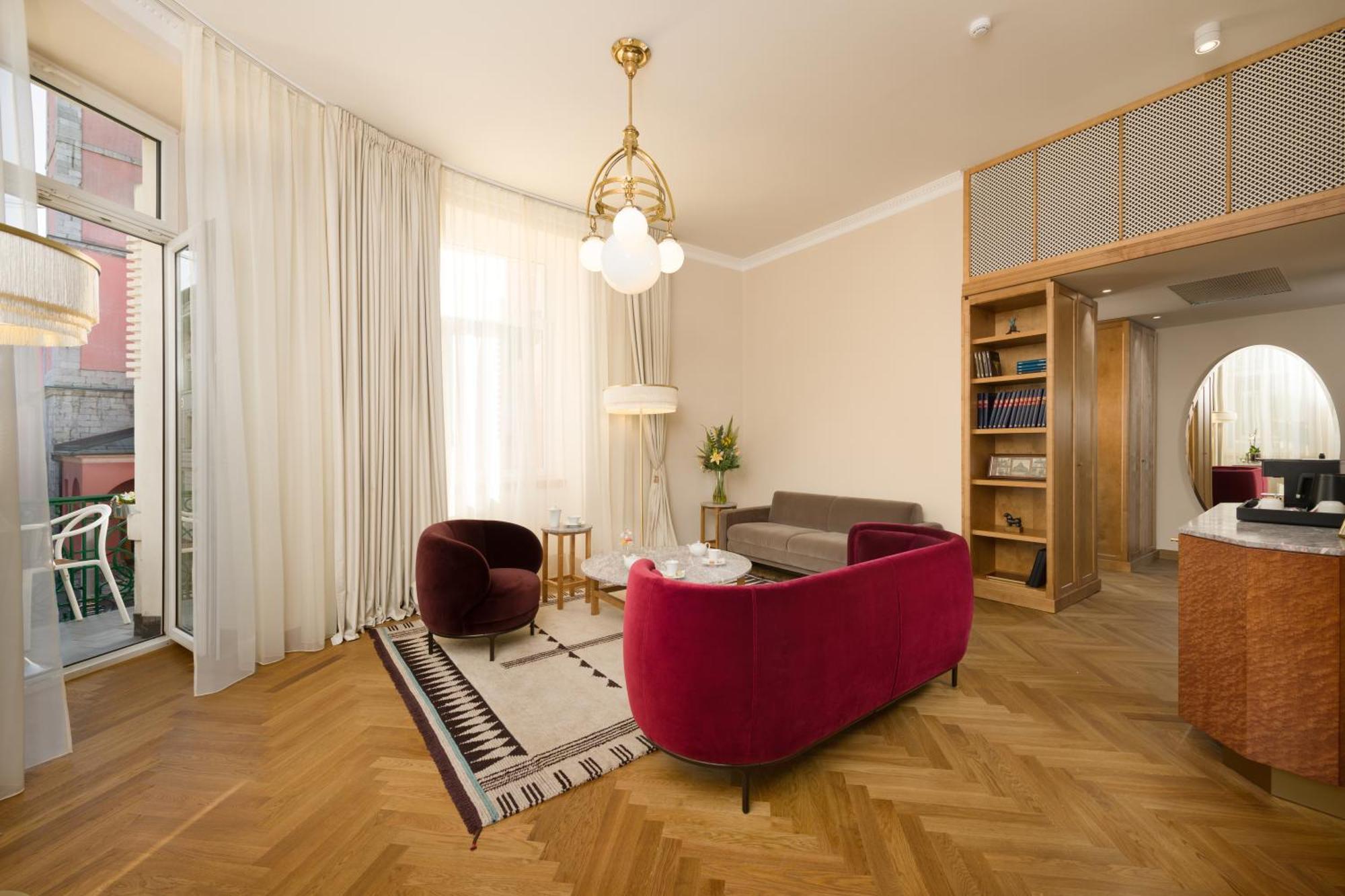 Grand Corner Suite
