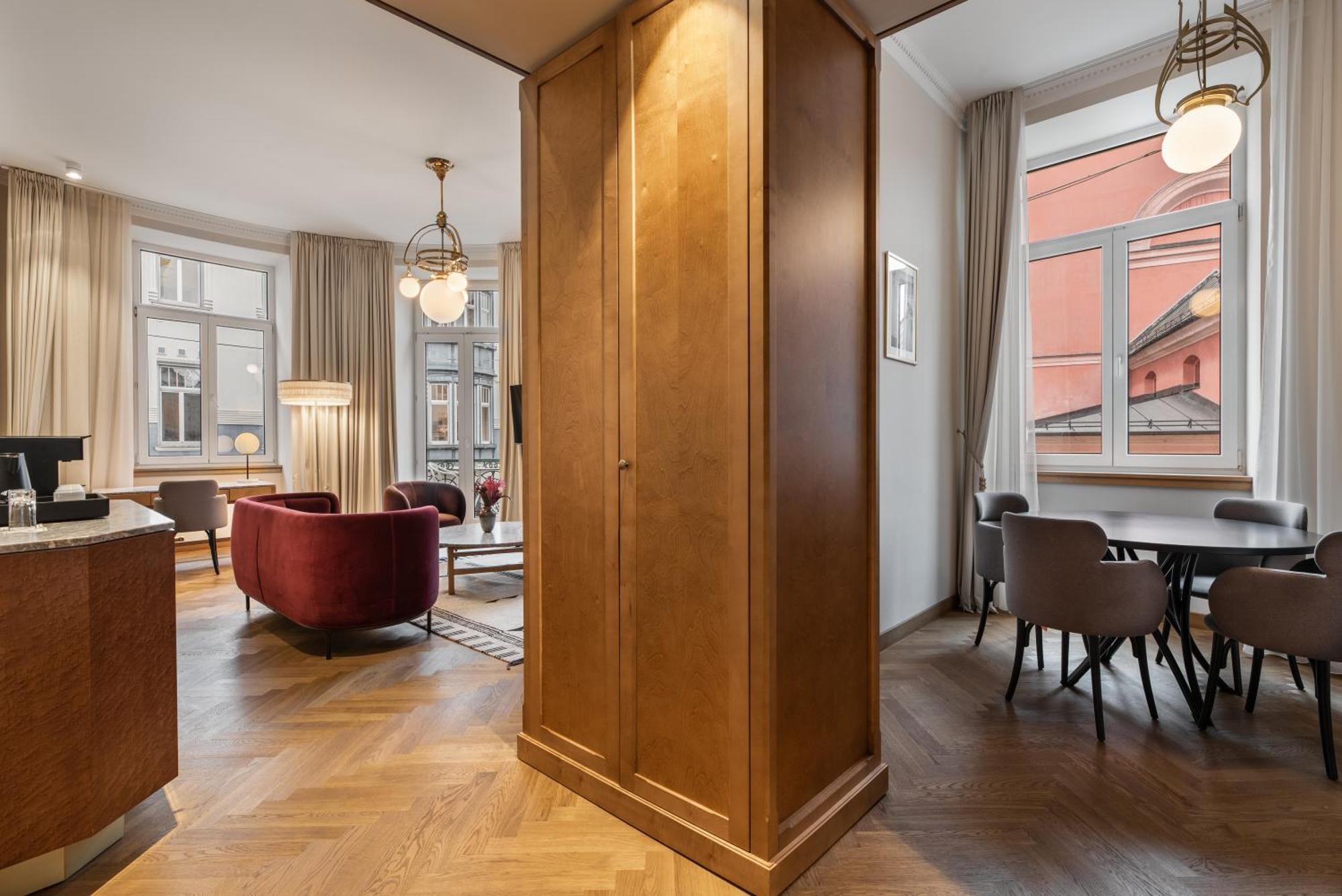 Grand Corner Suite