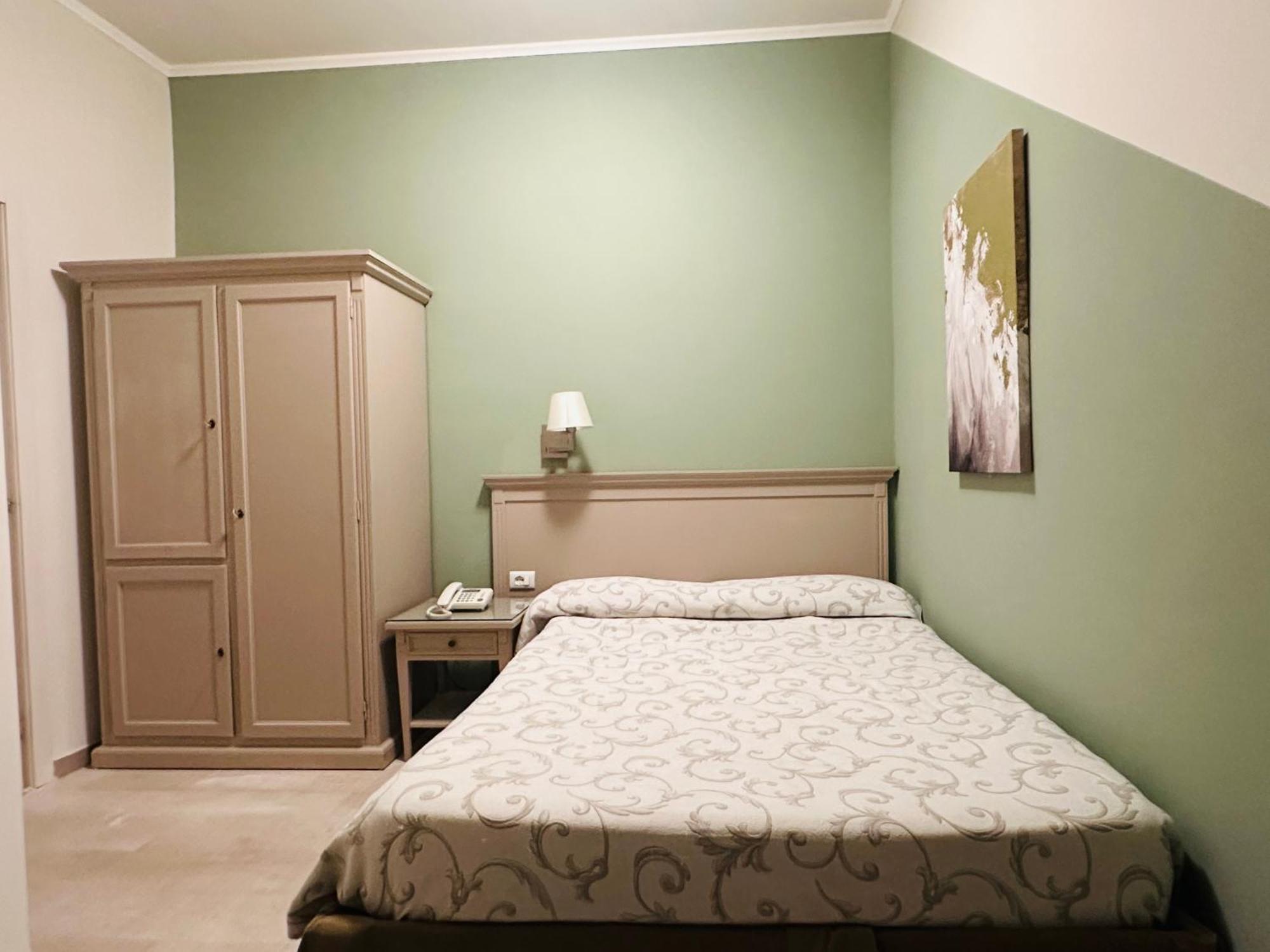 Small Double Room,1766407880:JPEG