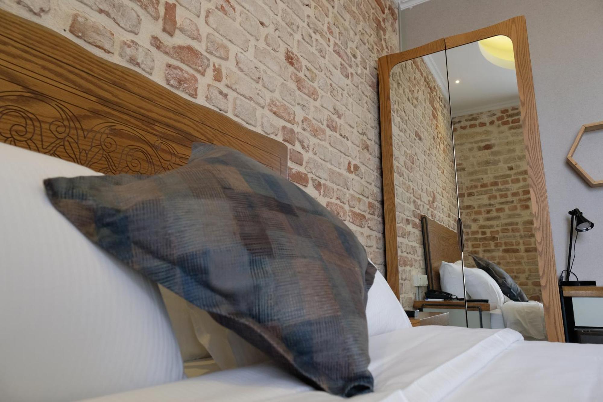 Standard Double Room,1538139985:JPEG
