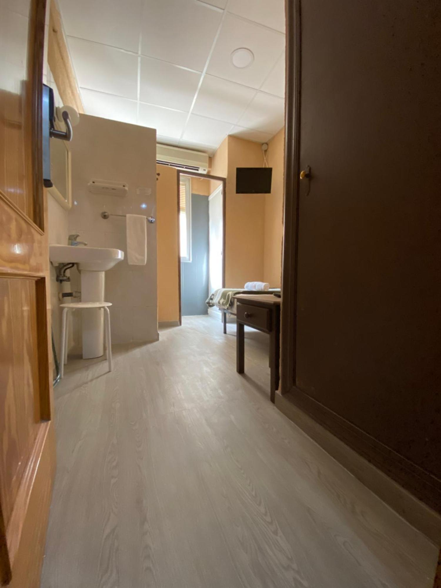 Single Room,752757185:JPEG