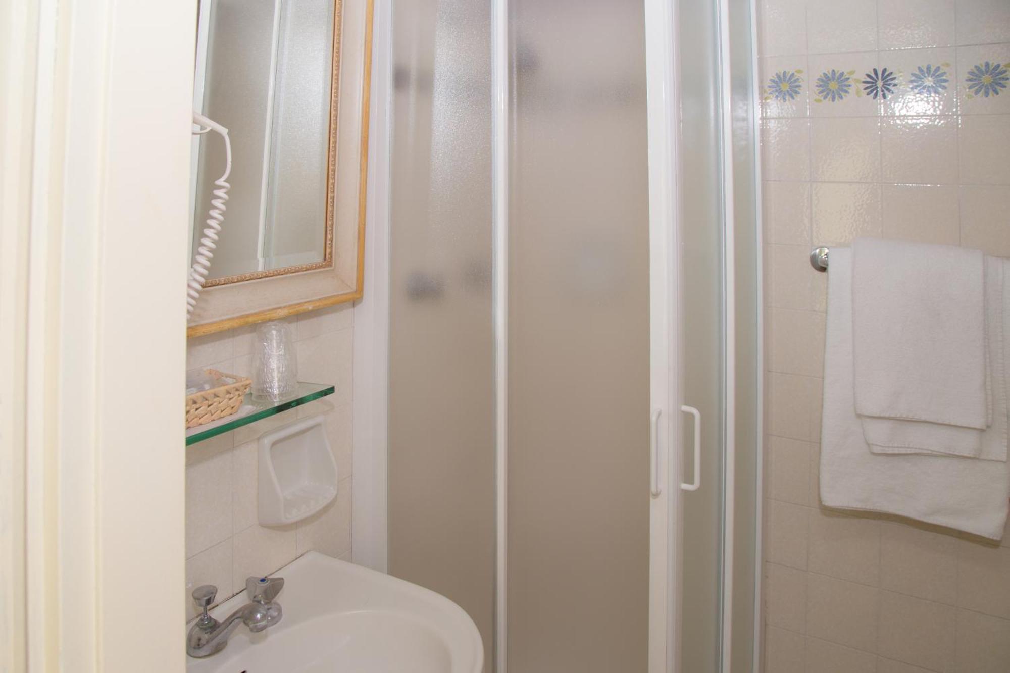Large Double or Twin Room,1538704480:JPEG