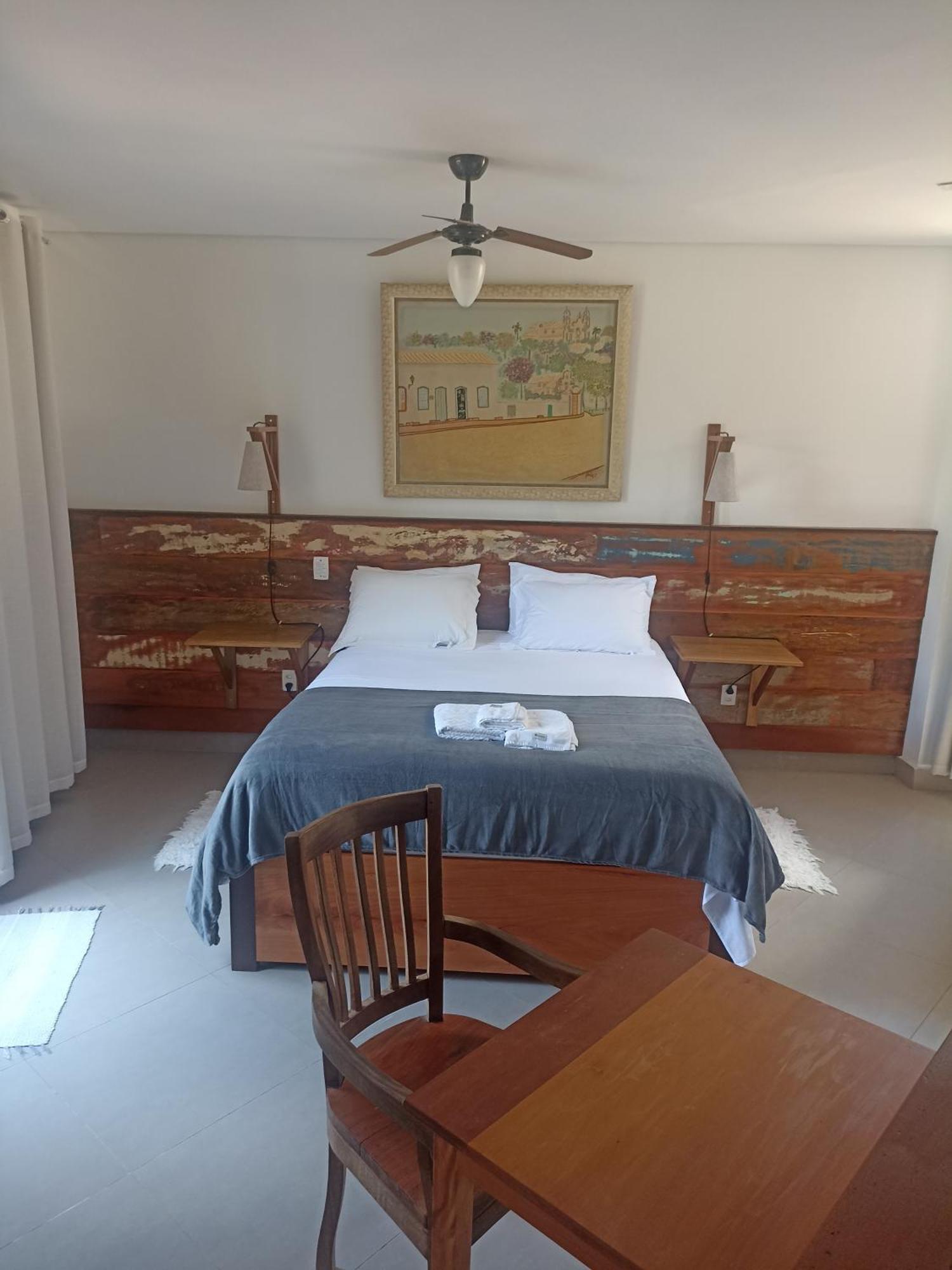 Queen Room,1588218834:JPEG