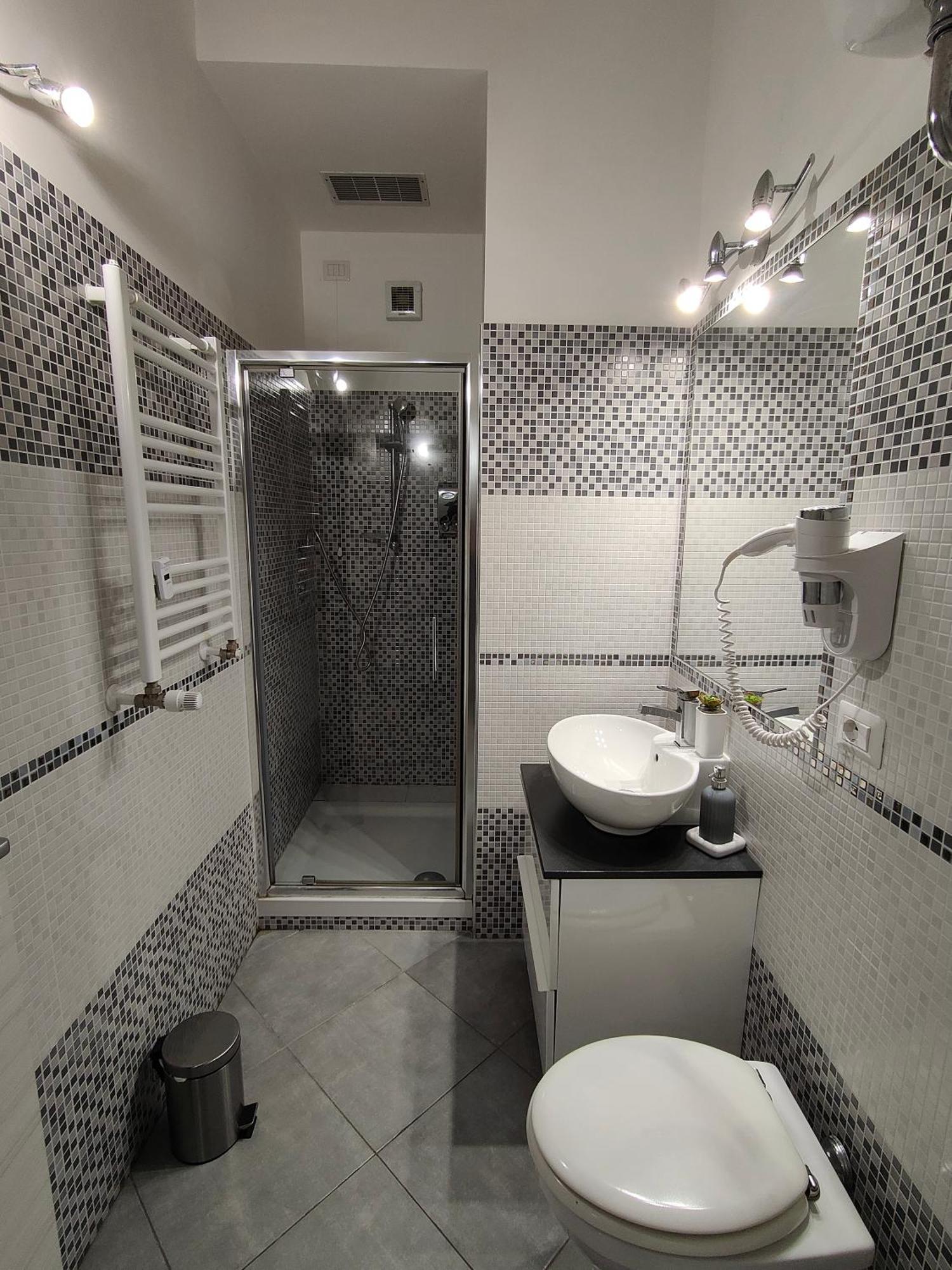 Double Room,1350457516:JPEG