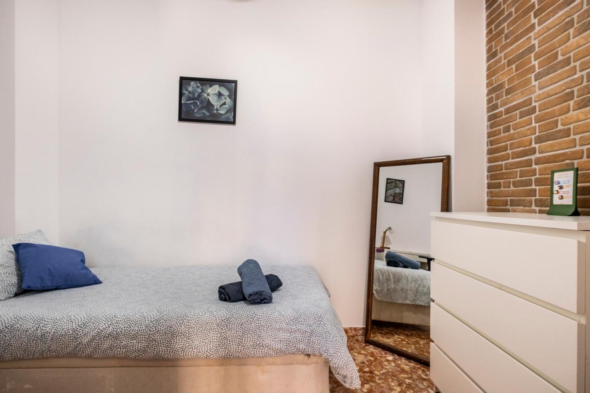 Single Room with Shared Bathroom,1540566454:JPEG