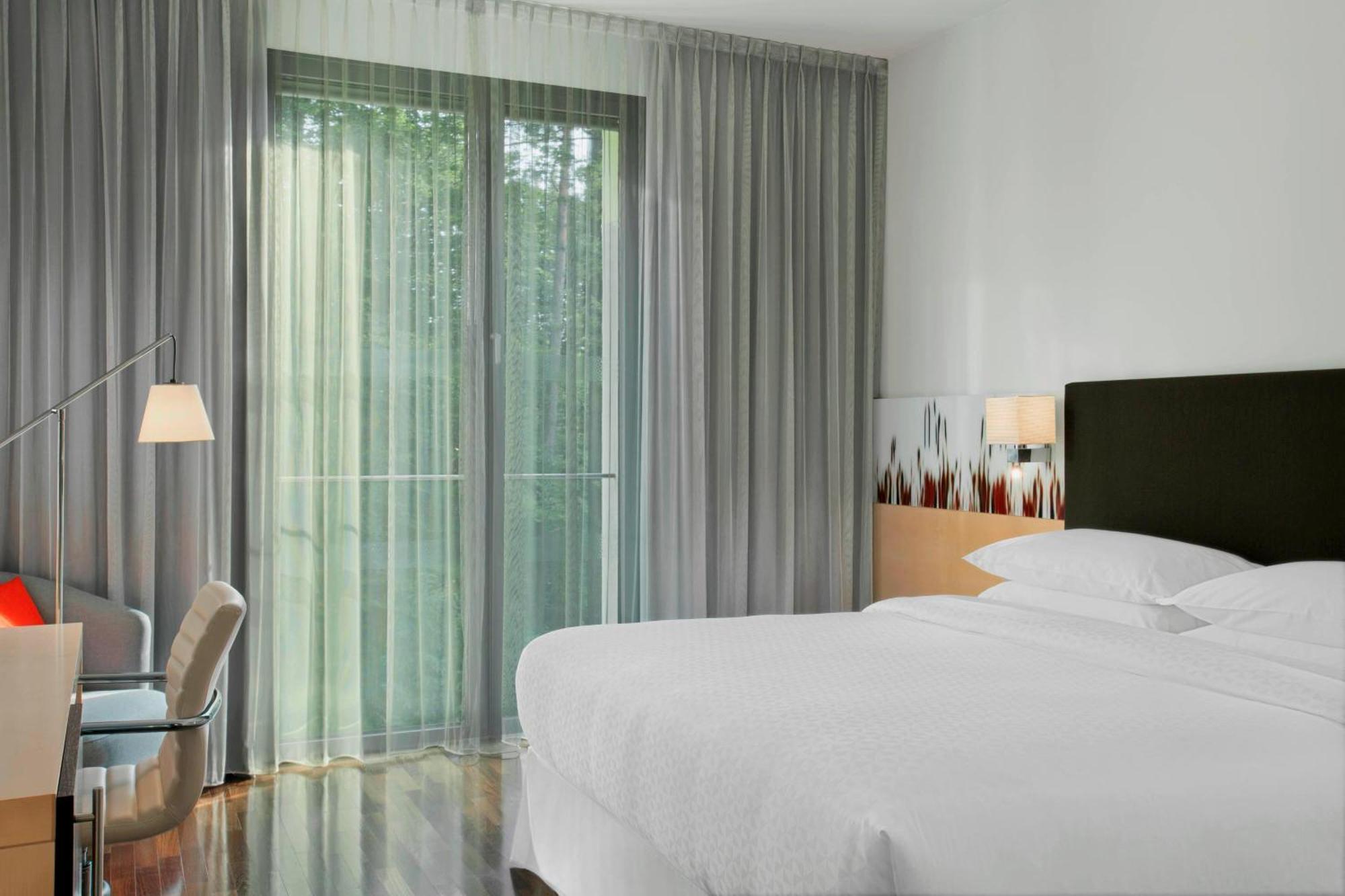 Classic Room Guest room 1 Queen,1537694788:JPEG
