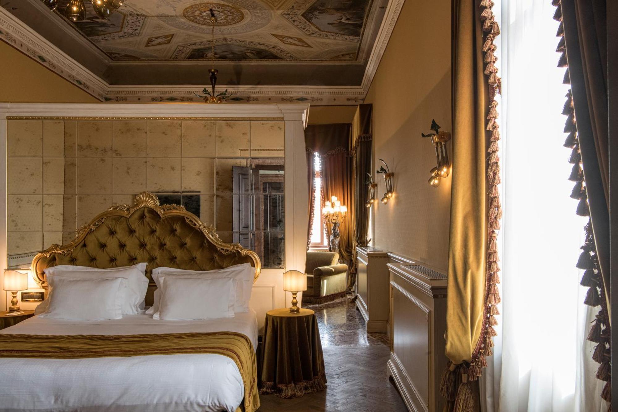 Deluxe Junior Suite,1541511448:JPEG