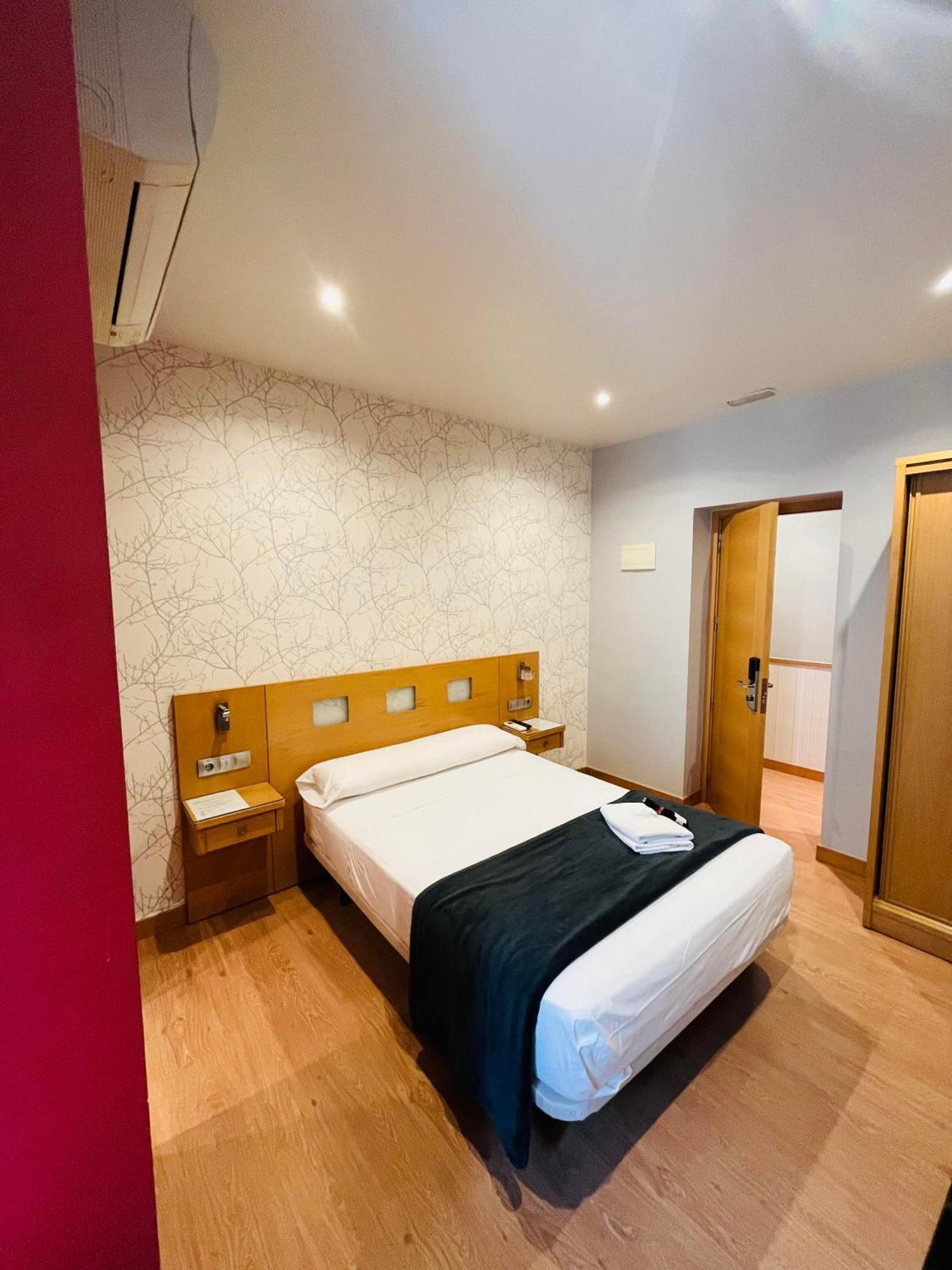 Double Room,1335470057:JPEG