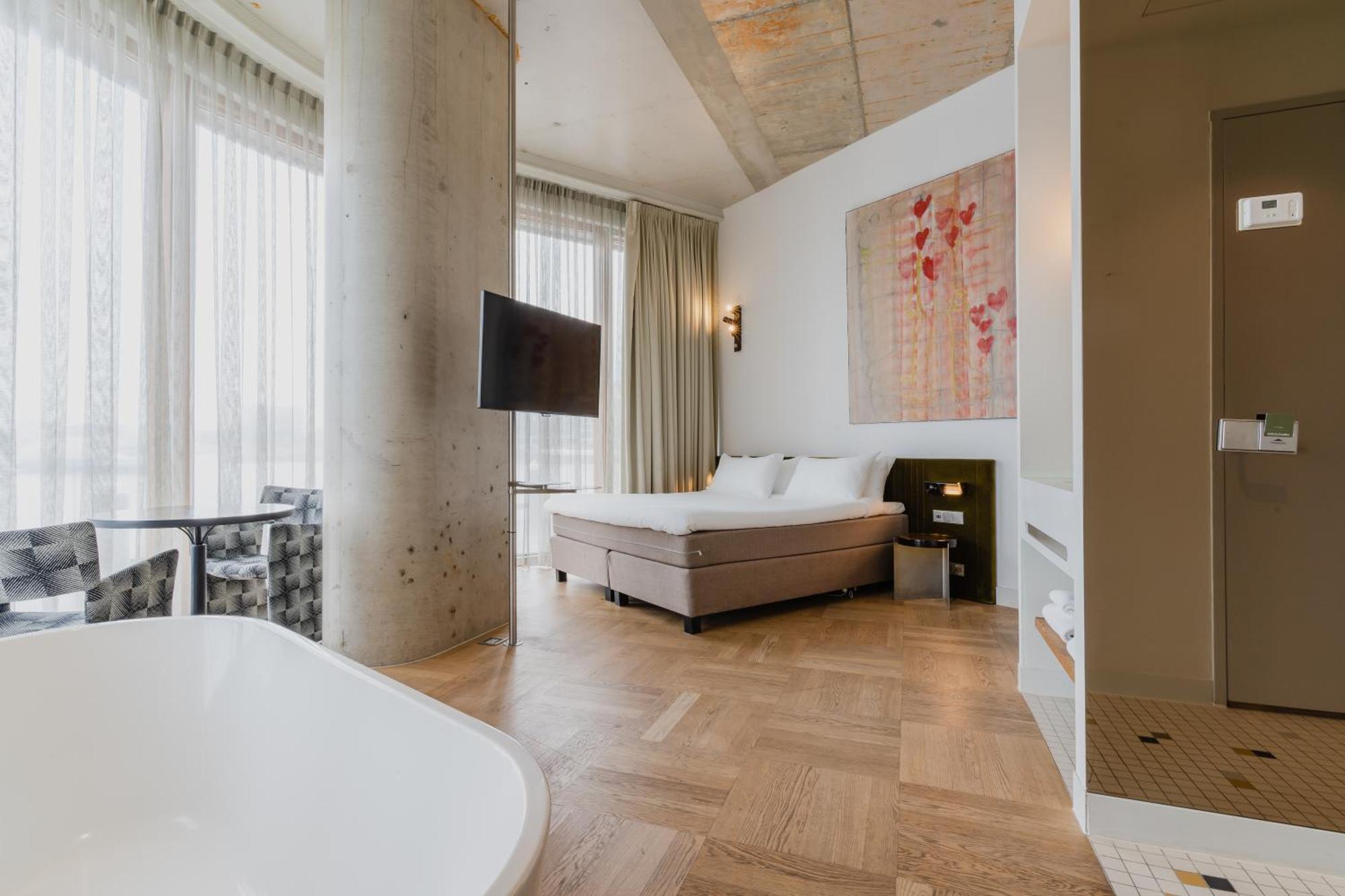 Junior Suite Double or Twin – Riverfront View,1542241579:JPEG