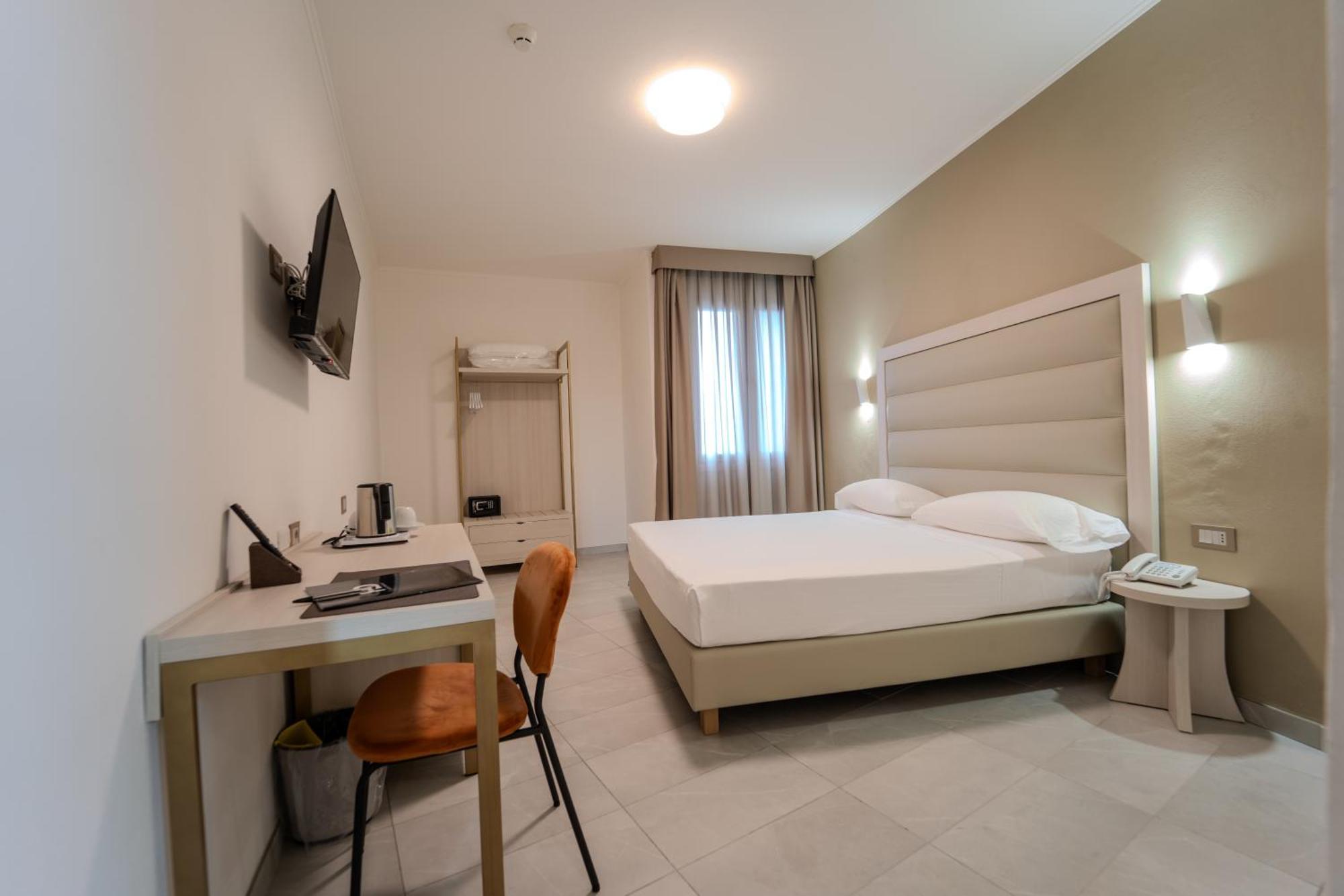 Deluxe Double Room,1542545896:JPEG