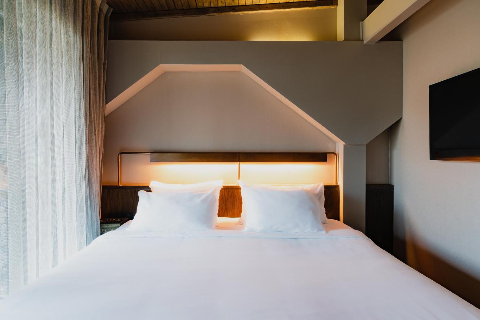 Small Double Room,1588342130:JPEG