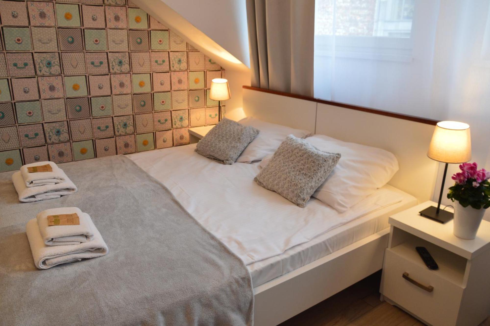 Deluxe Queen Room,1542831037:JPEG