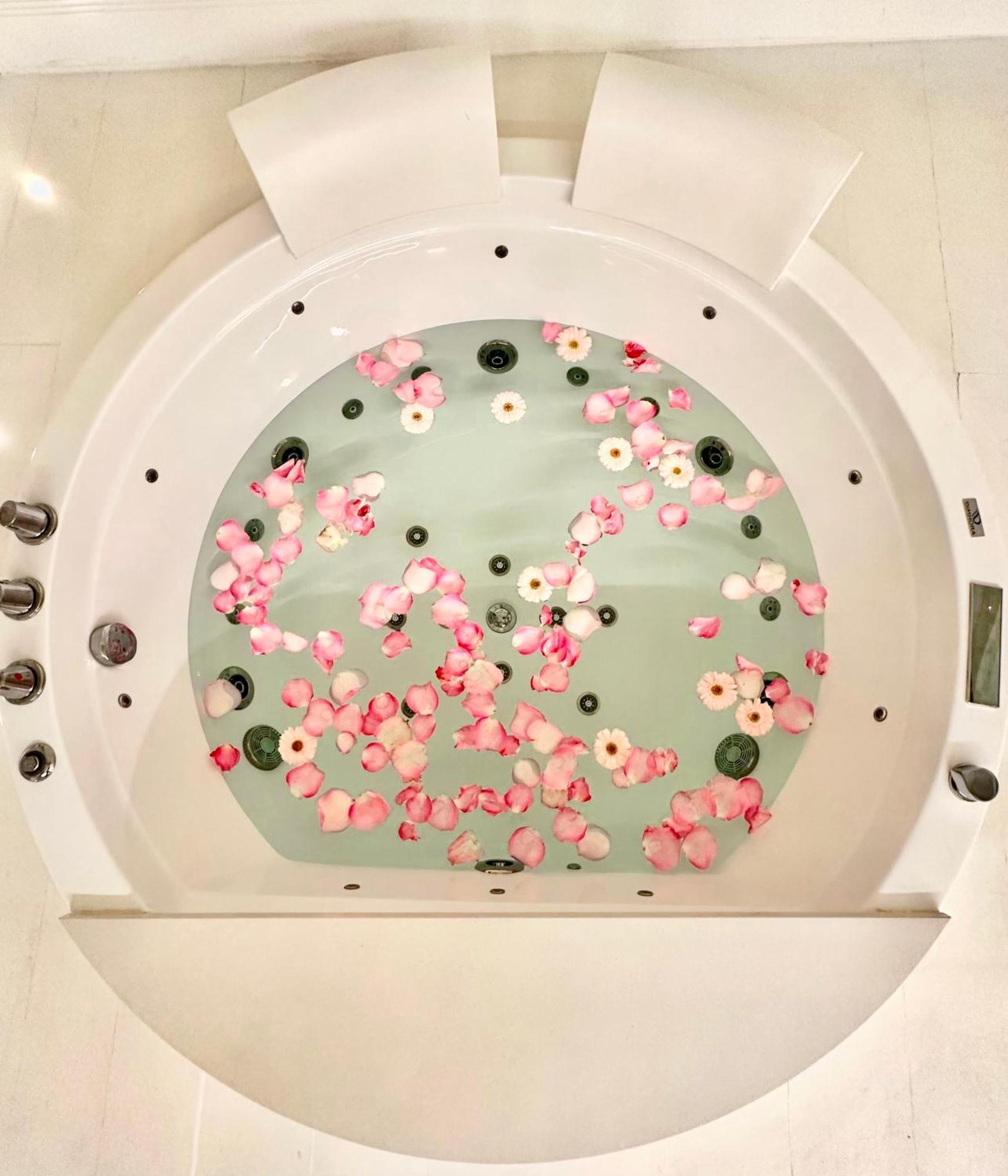 Suite Split Level Spa Bath,1542969031:JPEG