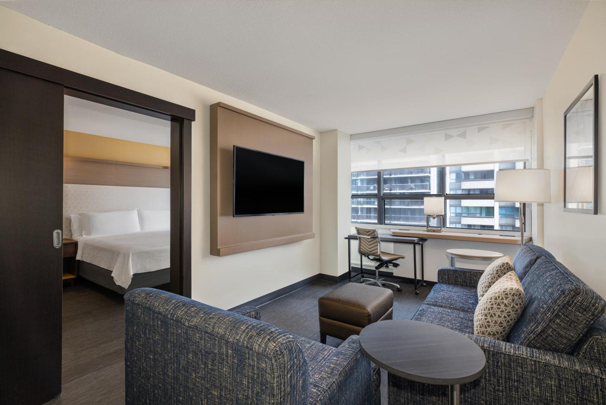 Suite Doble con vistas a la ciudad y cama grande