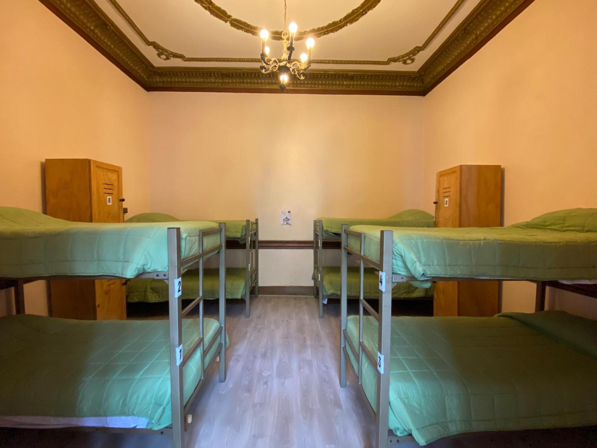 Bed 8-Bed Mixed Dormitory Room