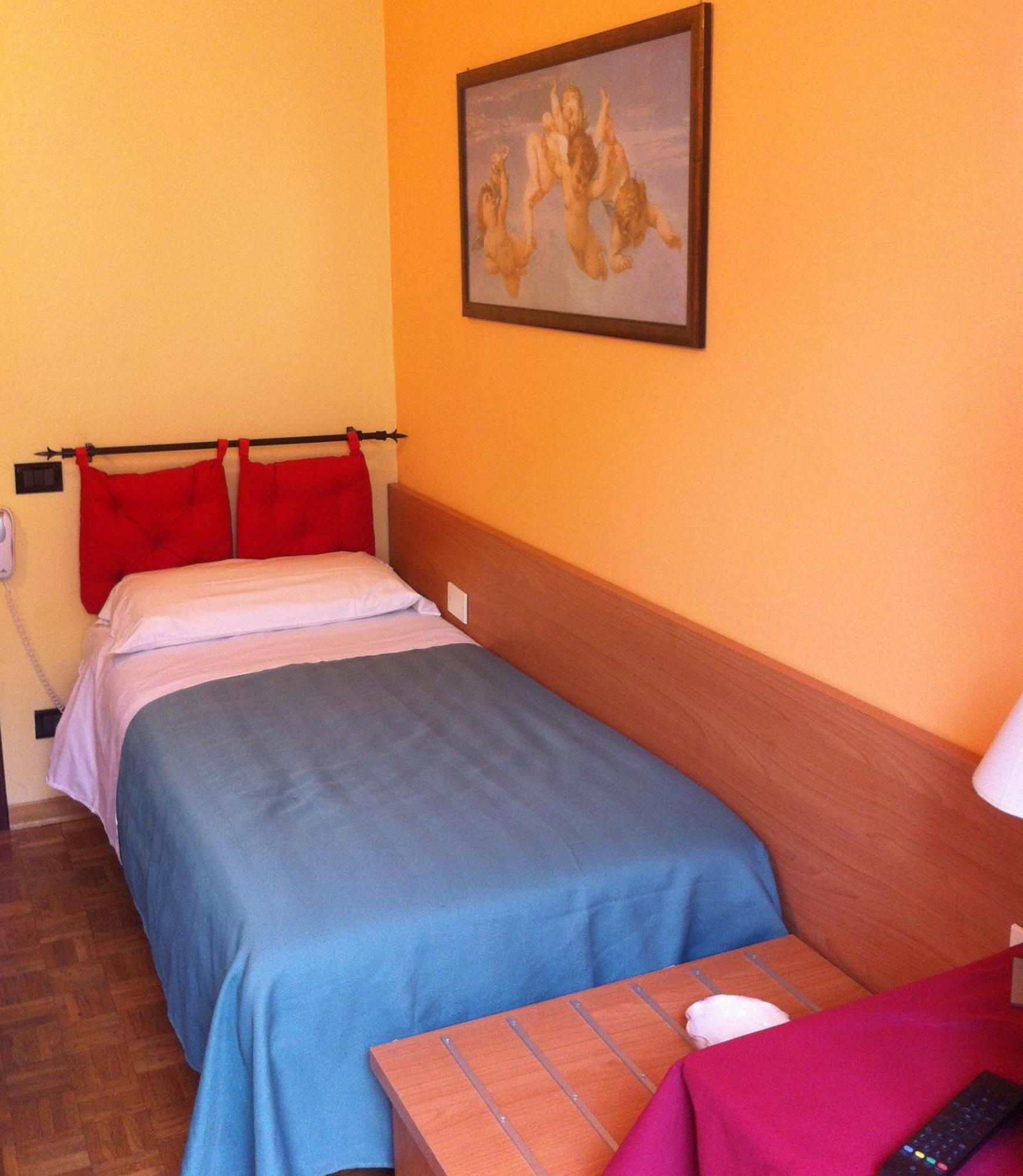 Single Room,1406058434:JPEG