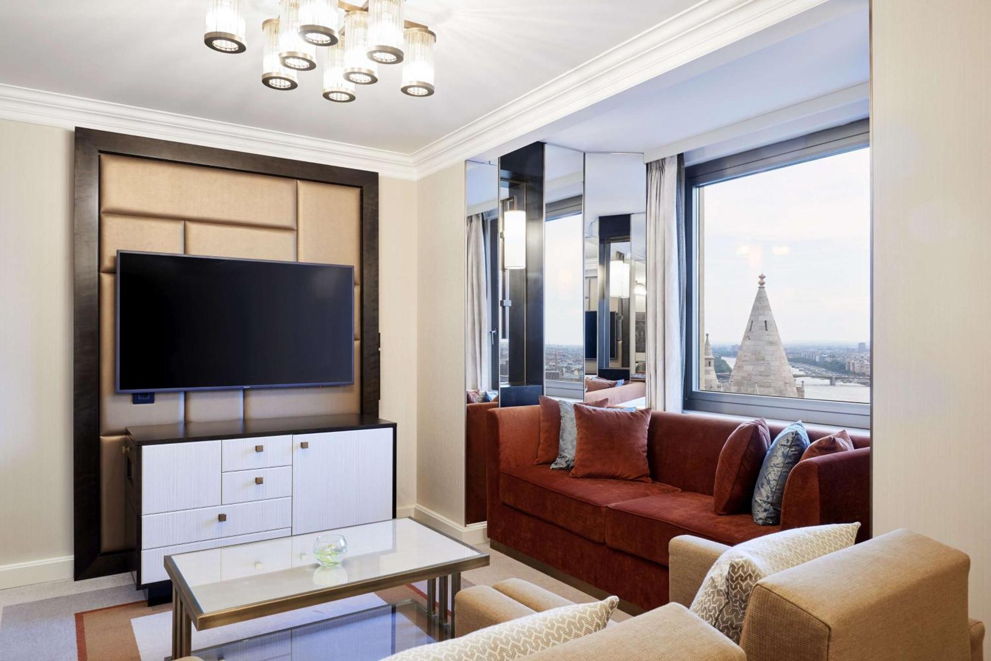 Suite Junior con cama extragrande y vistas al río Danubio